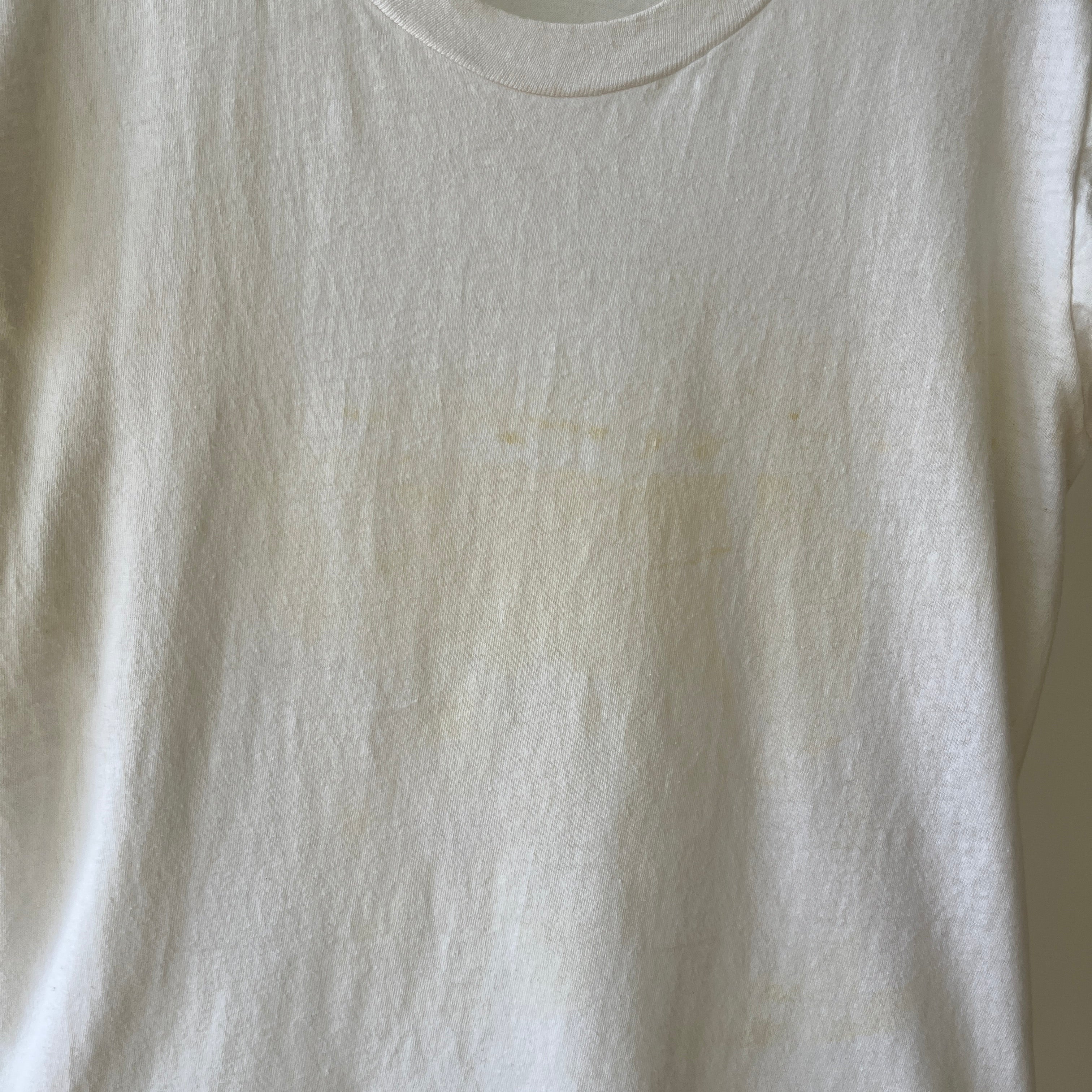 T-shirt teinté de peinture noire vierge des années 00