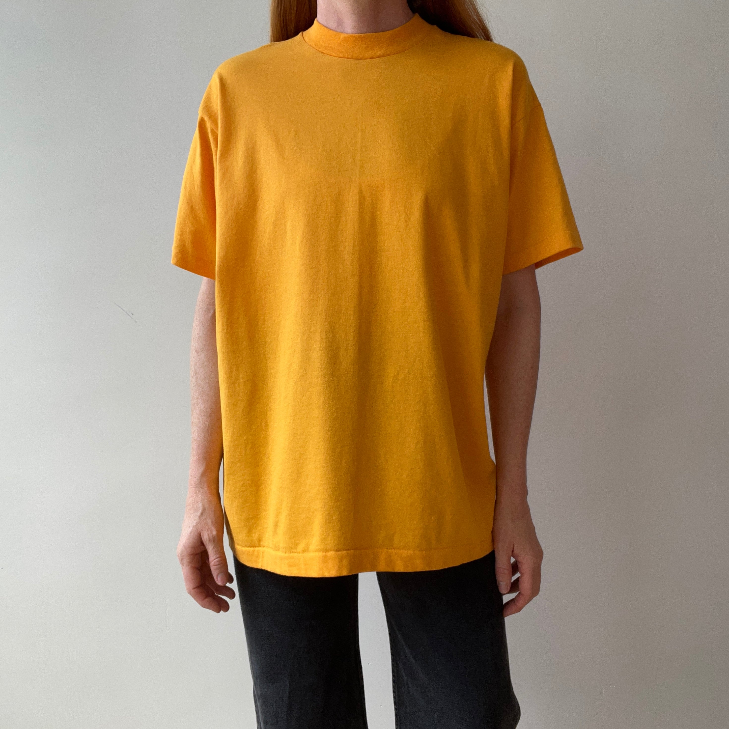 T-shirt teinté de peinture noire vierge des années 00
