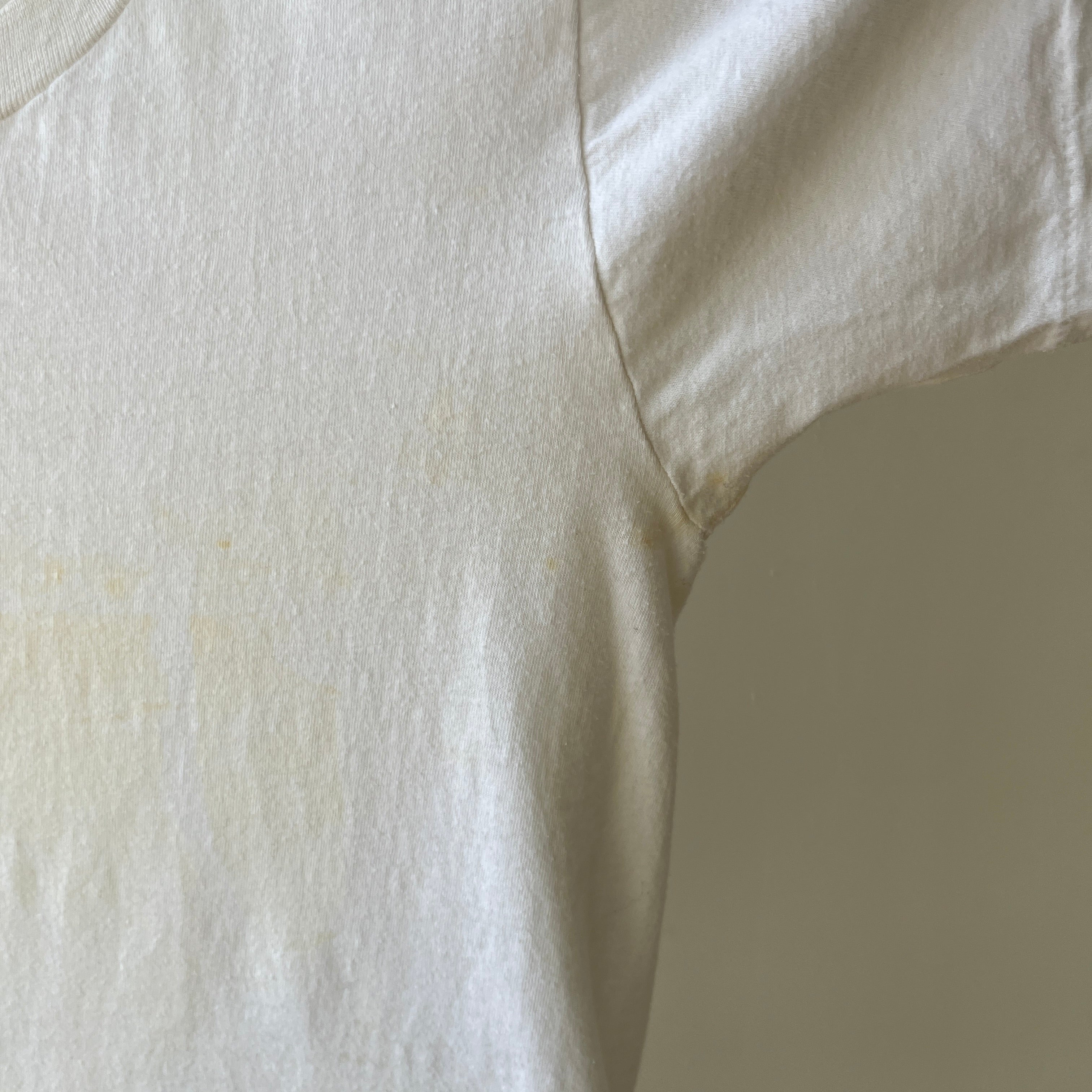 T-shirt teinté de peinture noire vierge des années 00