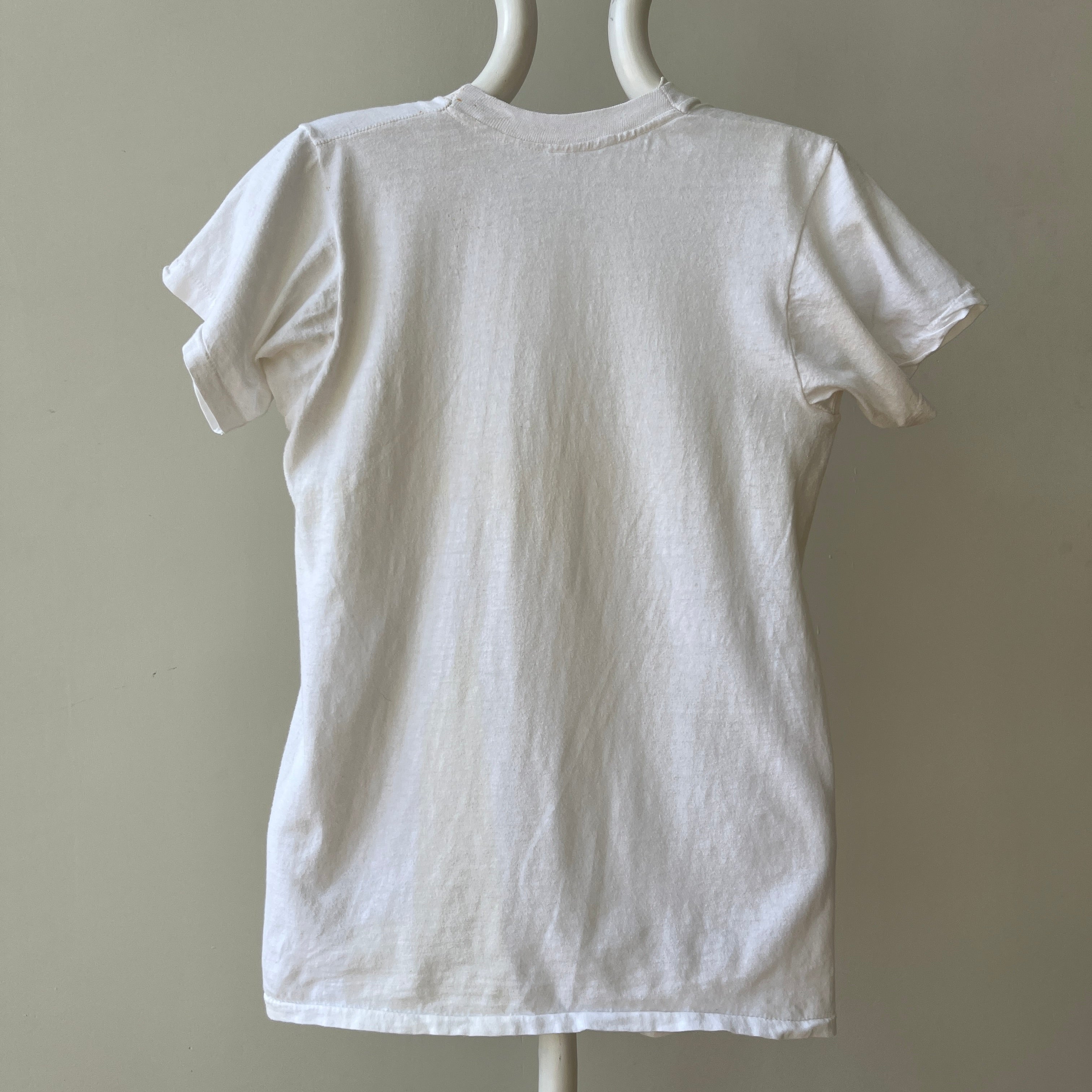 T-shirt teinté de peinture noire vierge des années 00