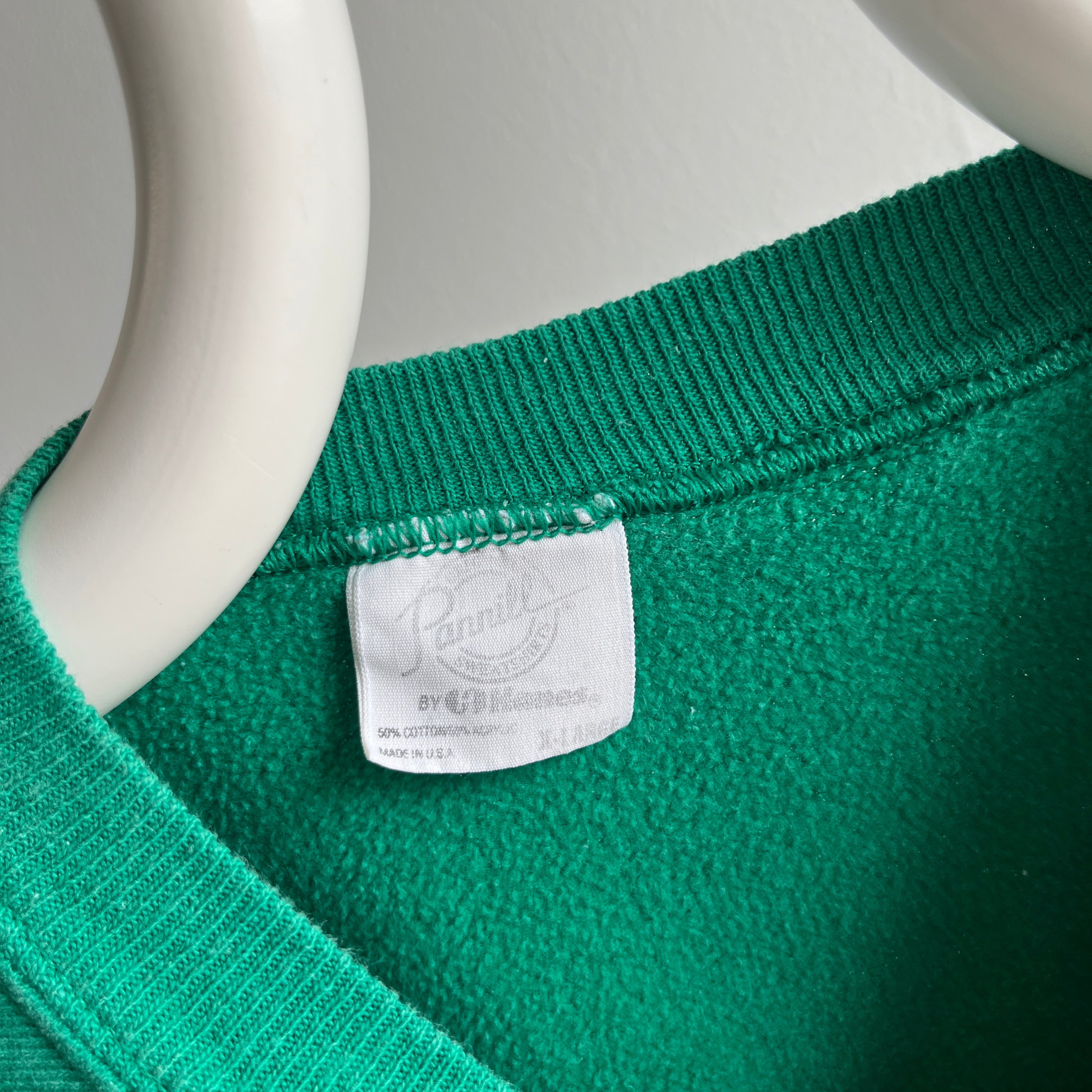 1980s Kelly Green Raglan Sweatshirt - A Gem!