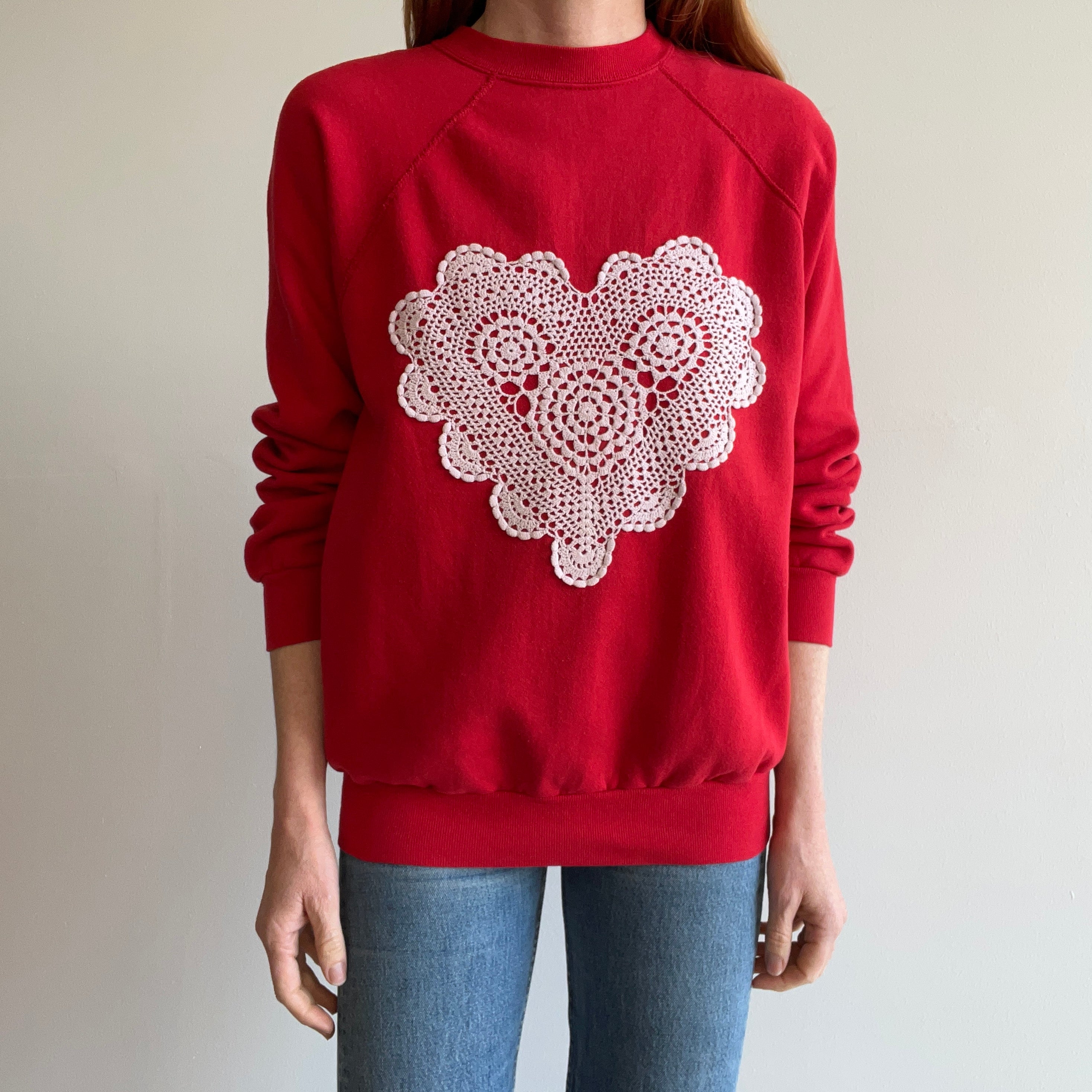 LACEY TOP V HEART SHAPED - RED