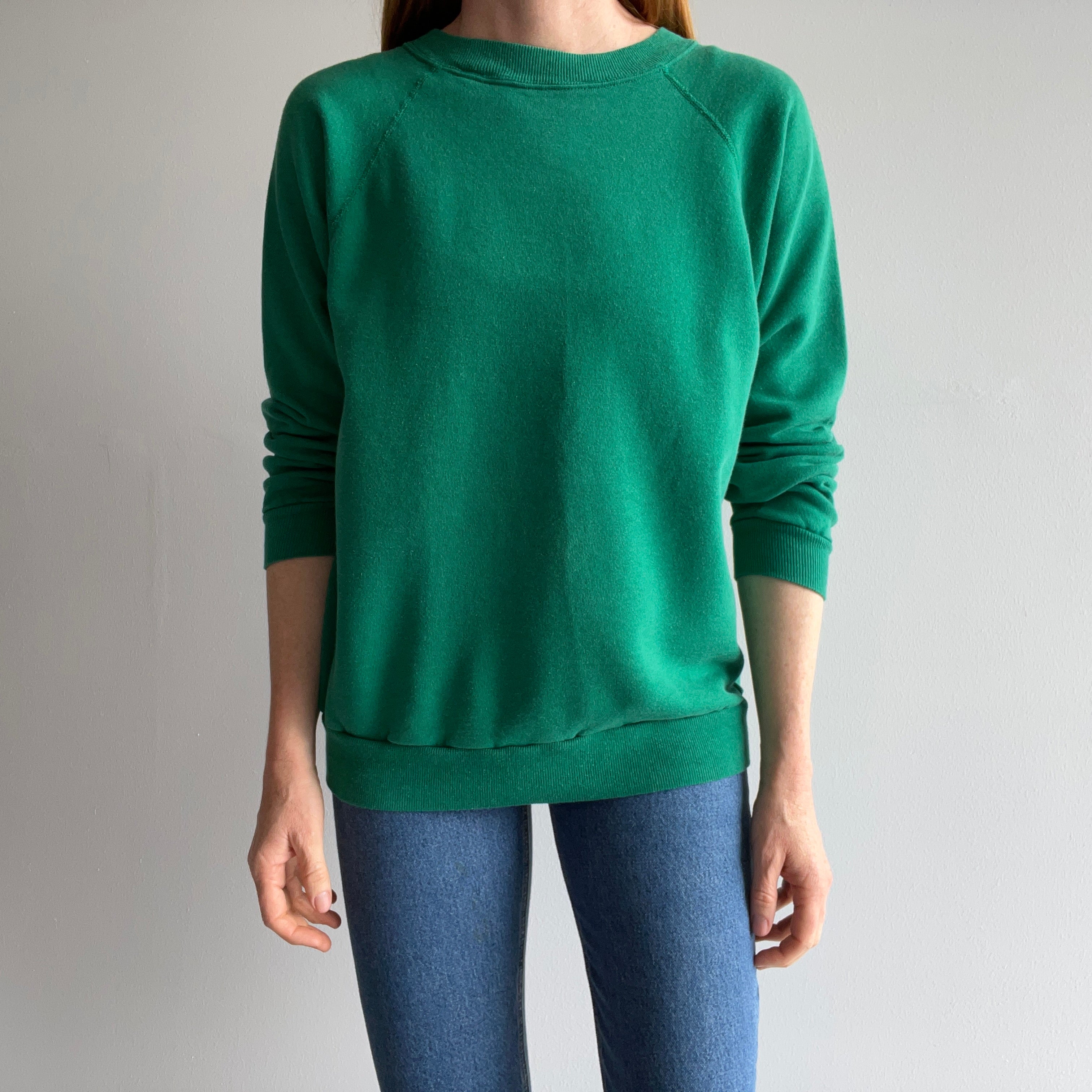 1980s Kelly Green Raglan Sweatshirt - A Gem!