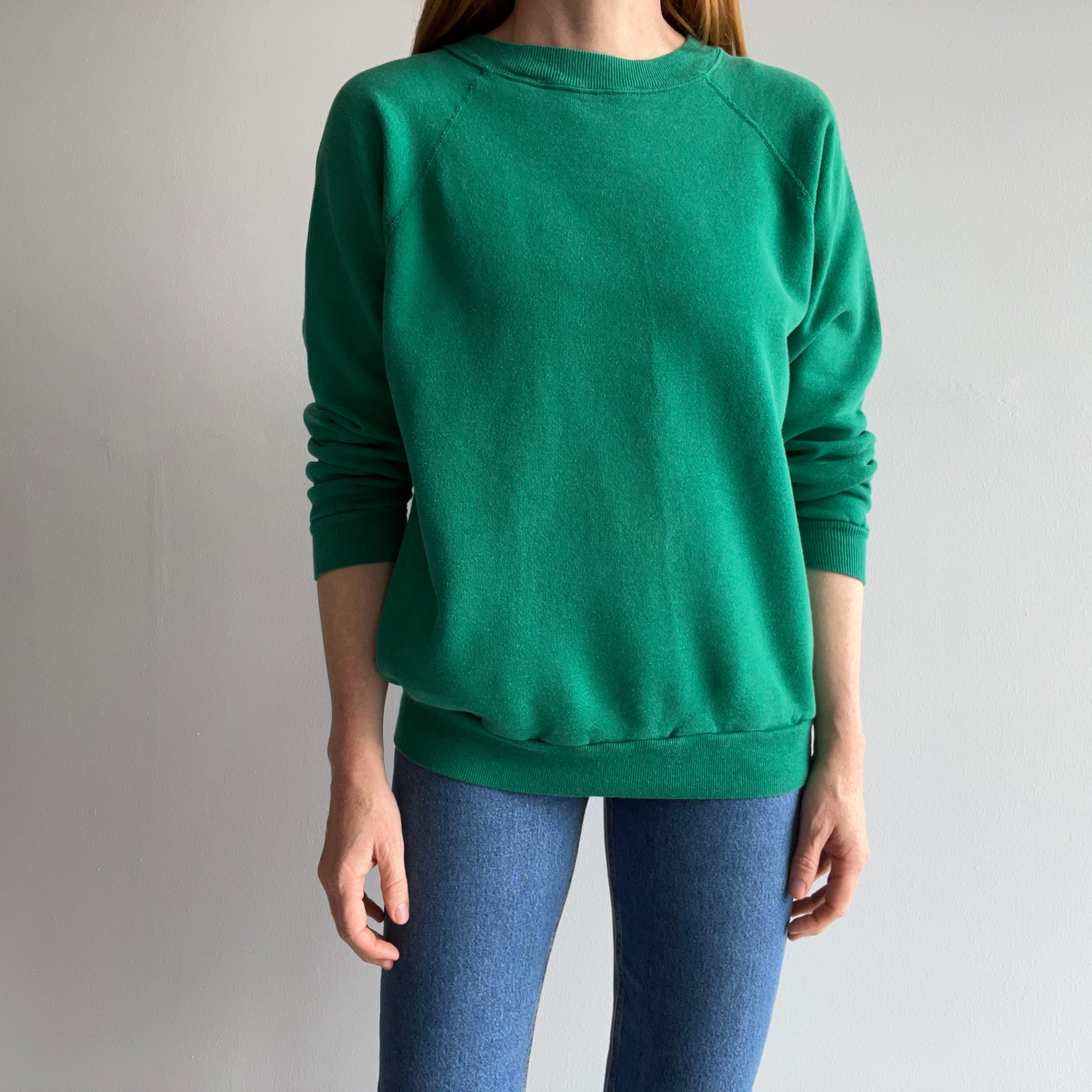 1980s Kelly Green Raglan Sweatshirt - A Gem!