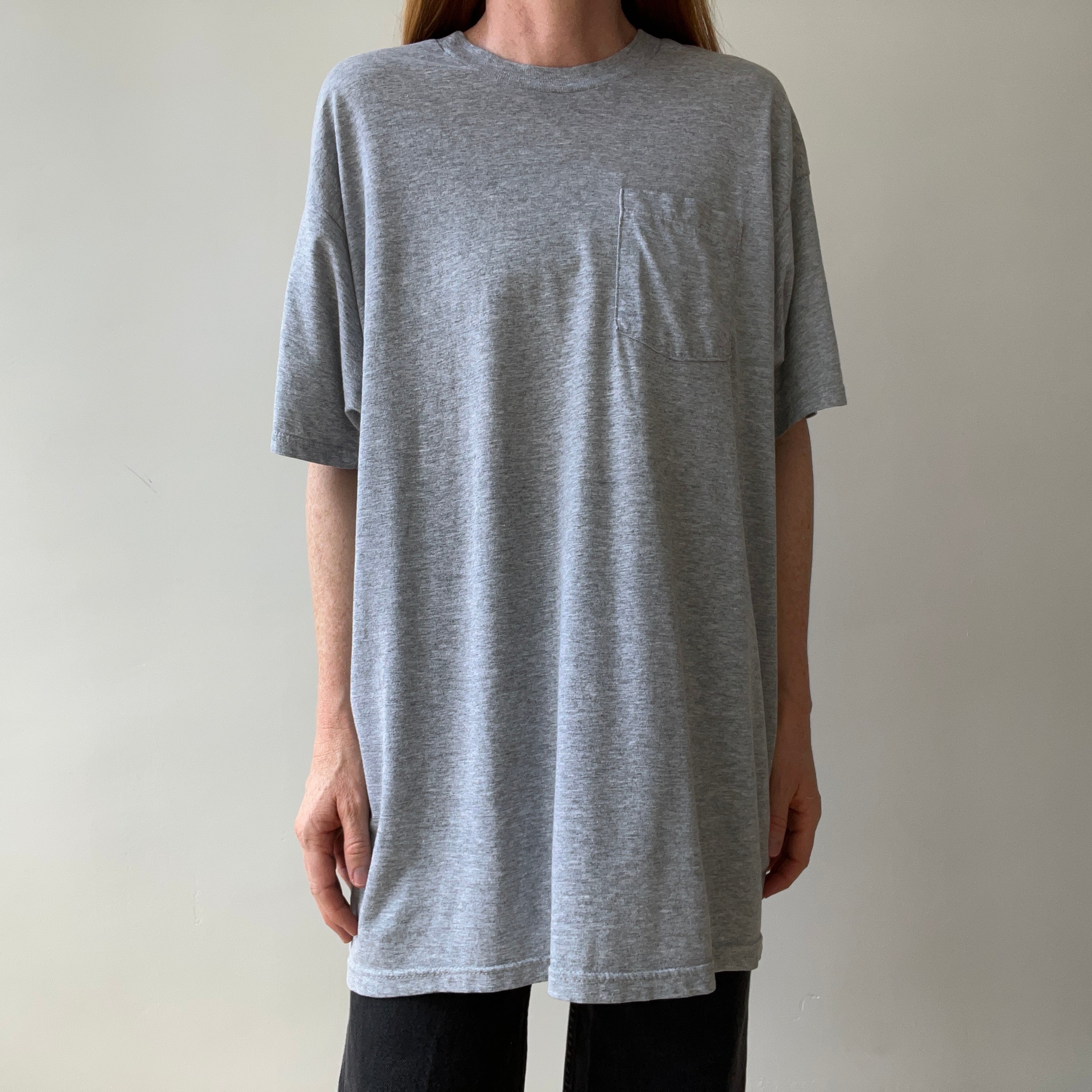 T-shirt teinté de peinture noire vierge des années 00
