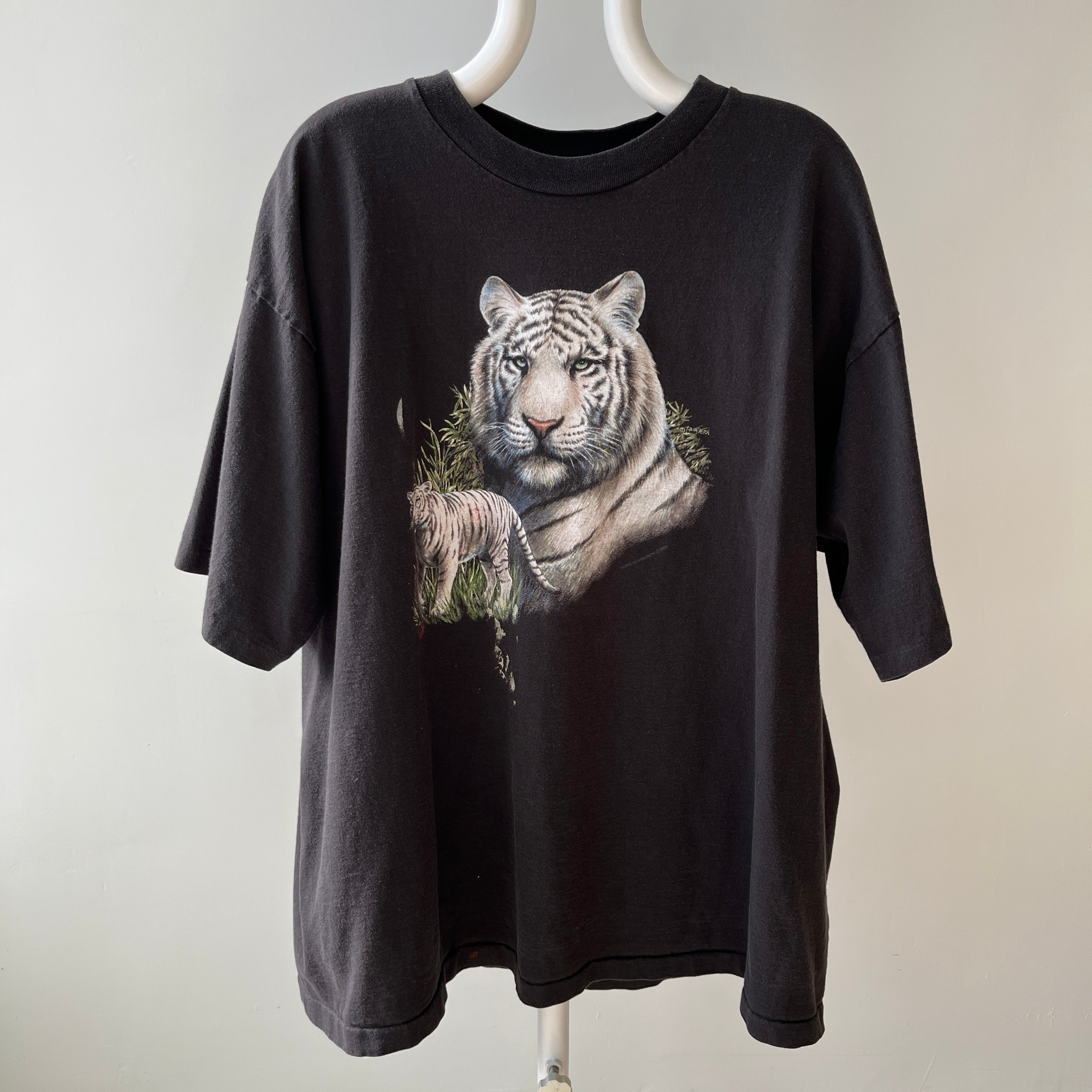 1990s Paint Stained Larger Big White Cat Cotton T-Shirt