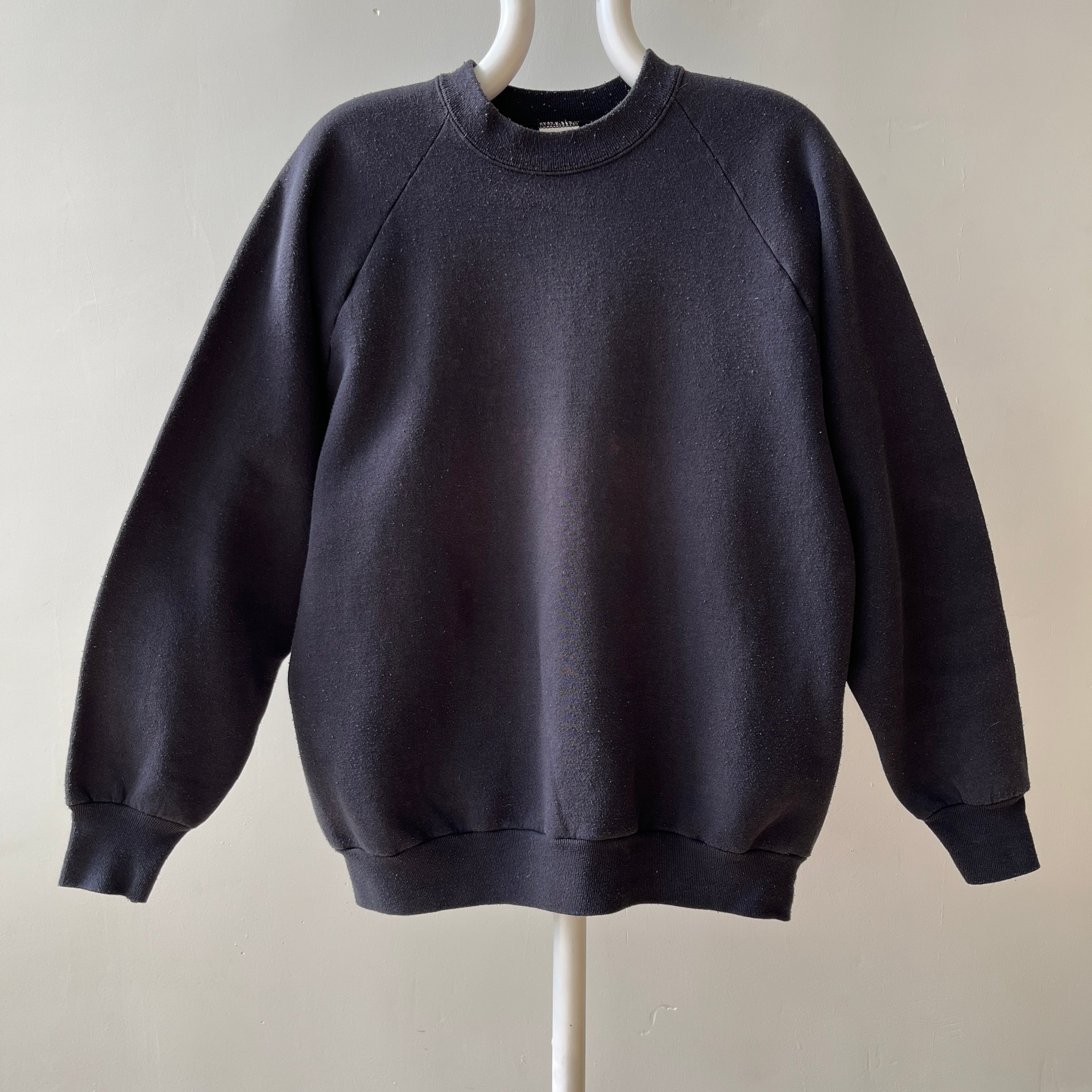00s Heavy Weight Blank Black Sweatshirt par FOTL - Structuré