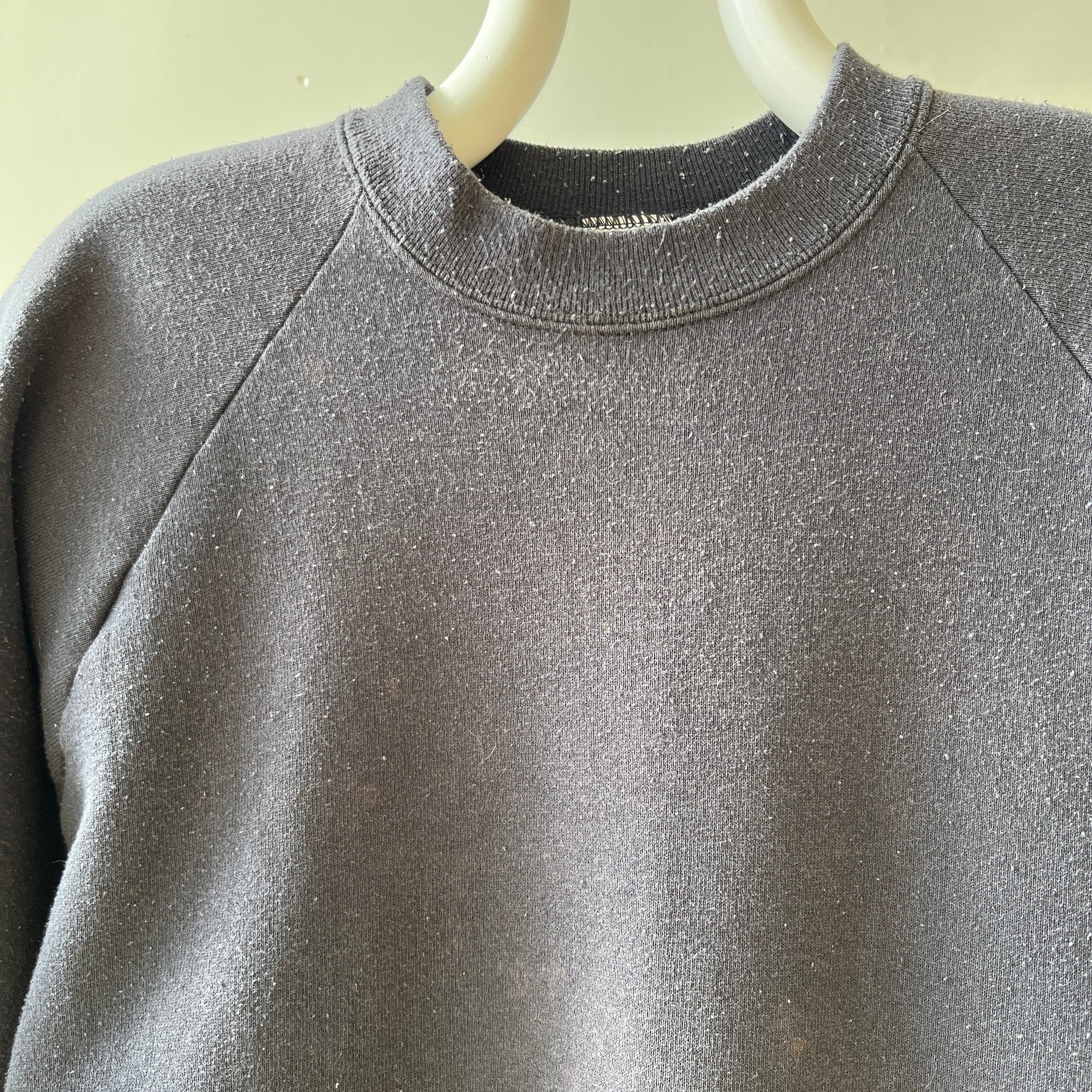 00s Heavy Weight Blank Black Sweatshirt par FOTL - Structuré