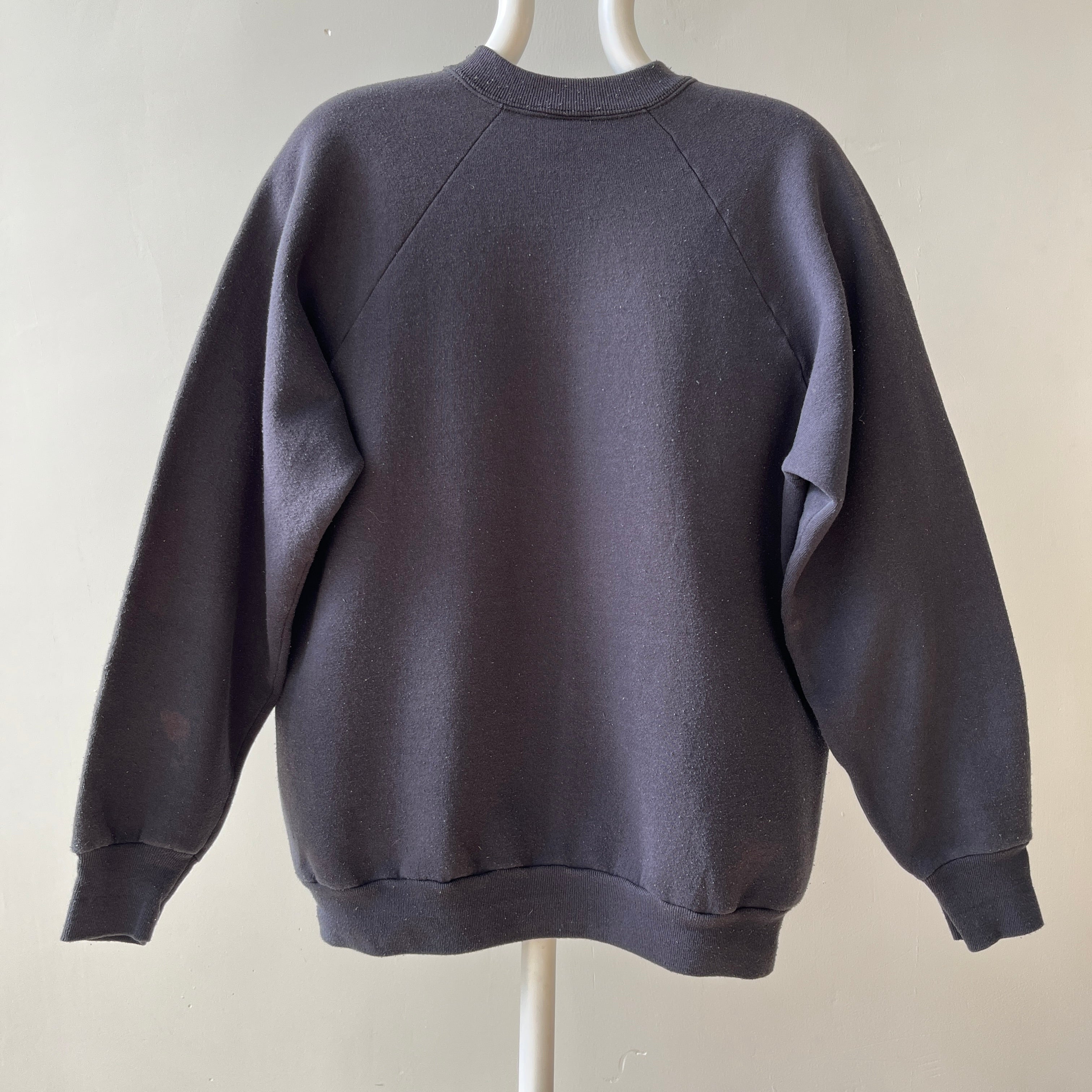 00s Heavy Weight Blank Black Sweatshirt par FOTL - Structuré