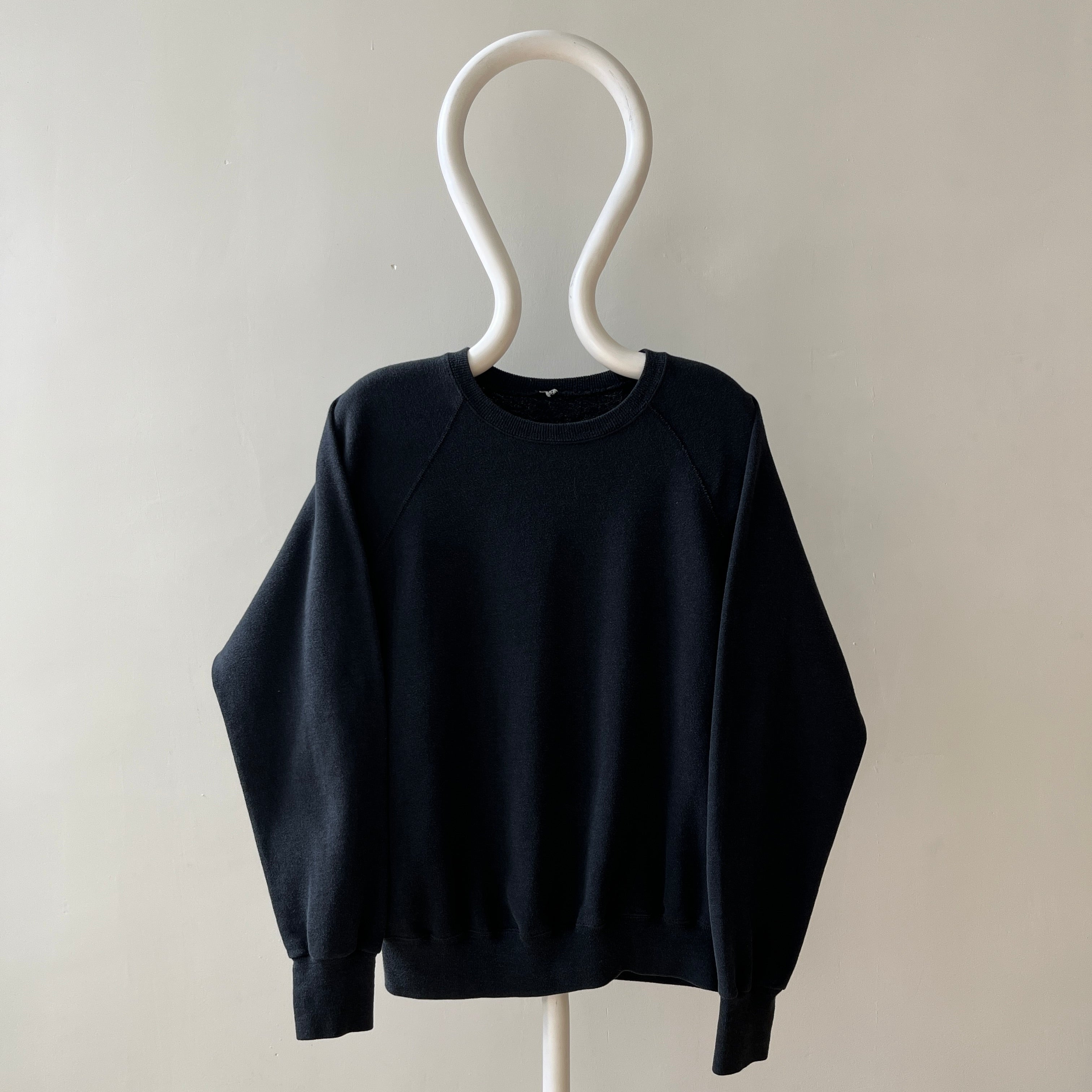 00s Heavy Weight Blank Black Sweatshirt par FOTL - Structuré