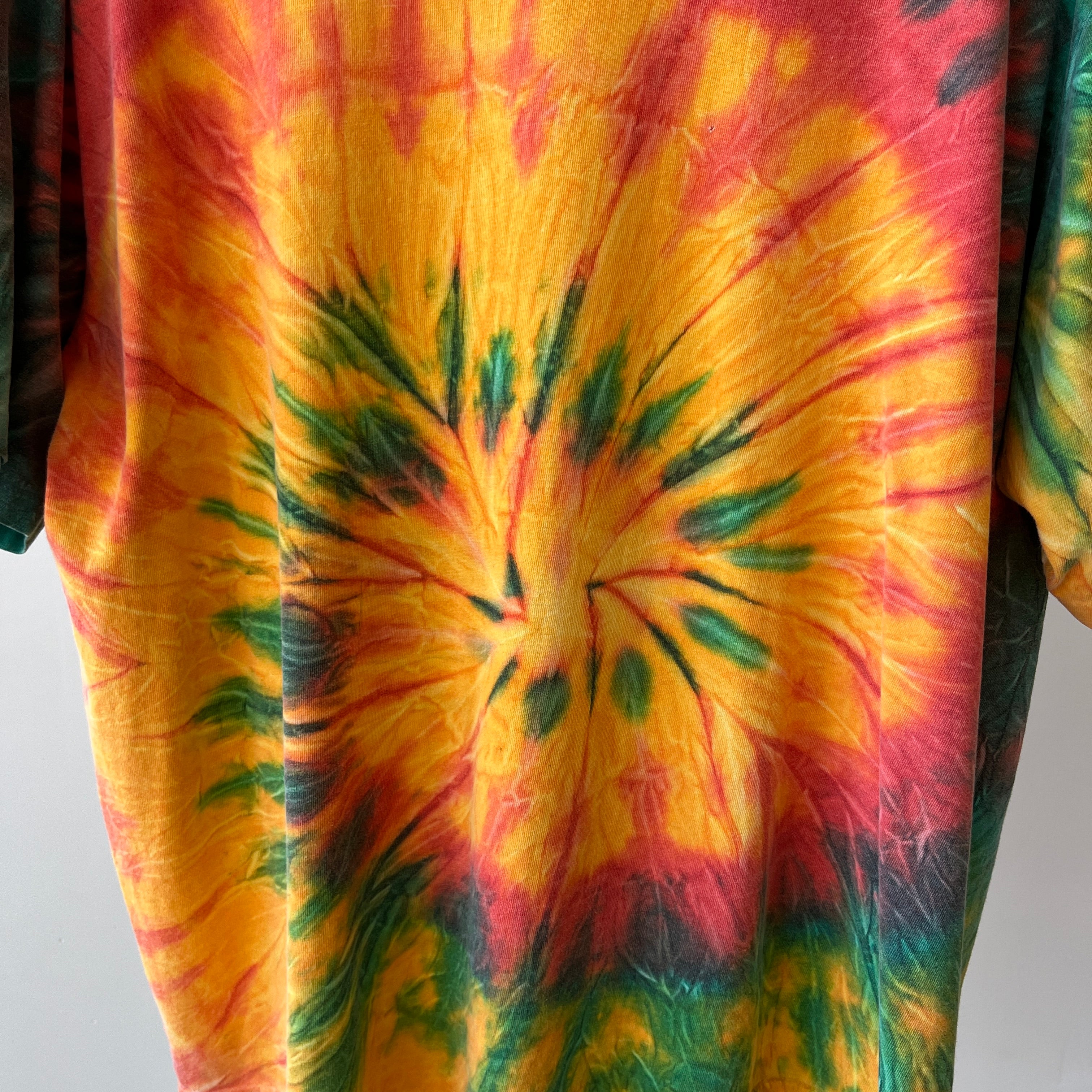 T-shirt teinté de peinture noire vierge des années 00