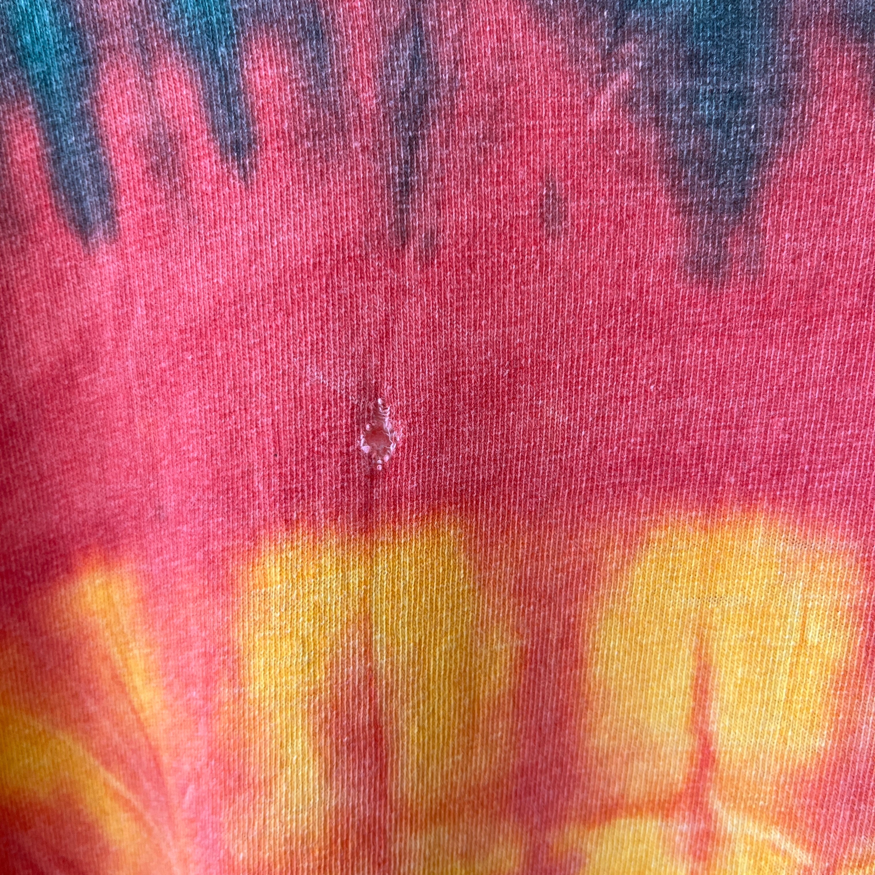 T-shirt teinté de peinture noire vierge des années 00