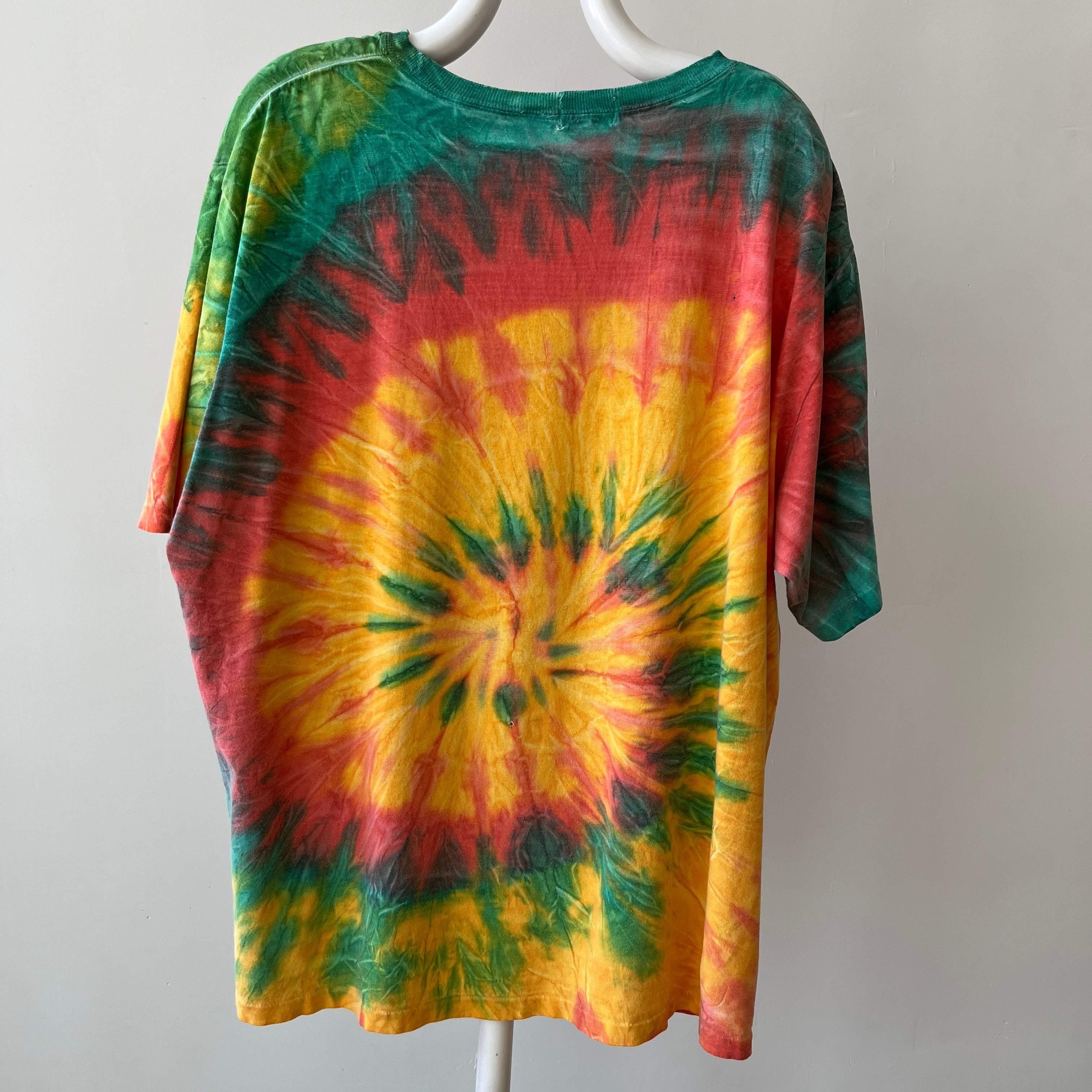 T-shirt teinté de peinture noire vierge des années 00