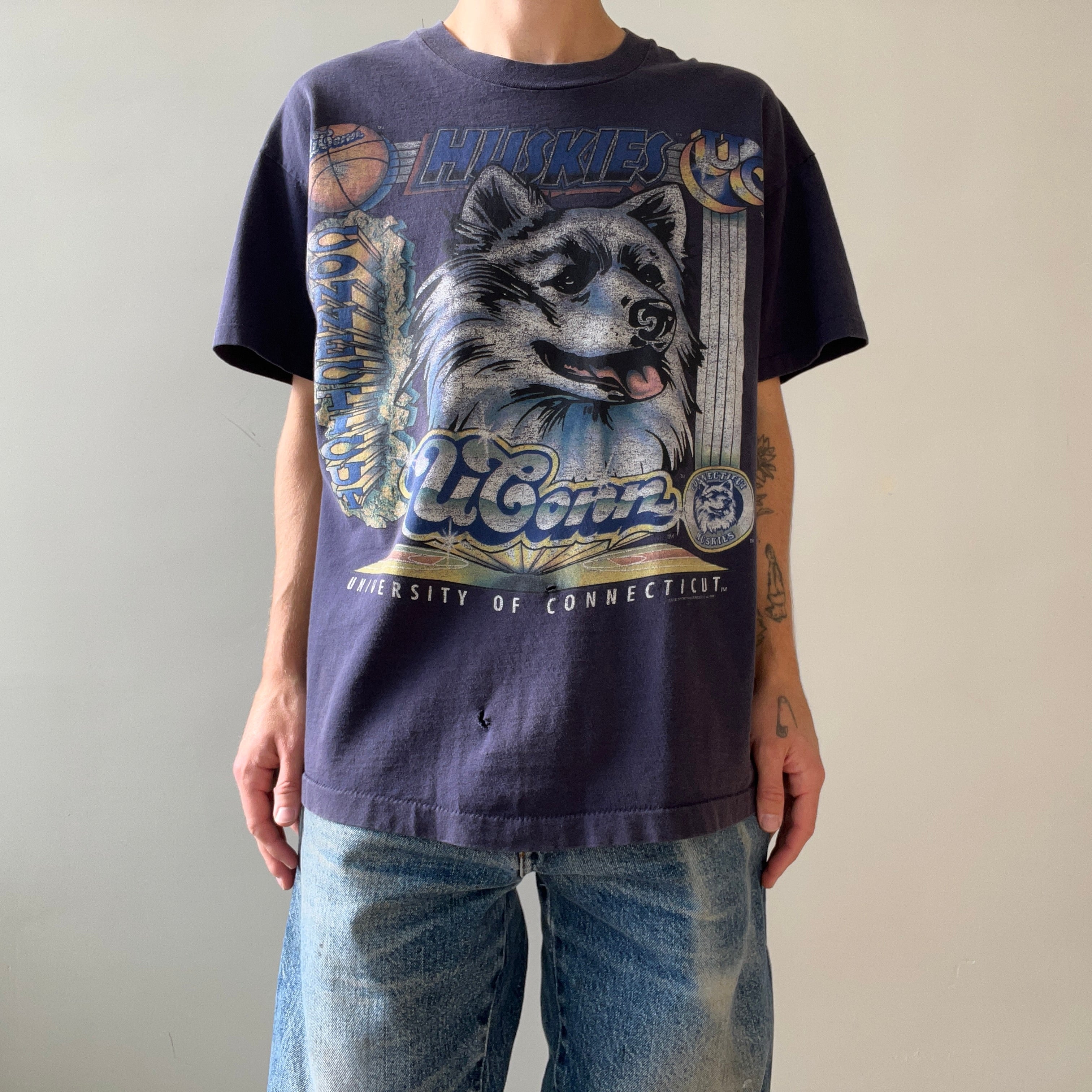 1995 UConn Huskies Basketball T Shirt - !!!