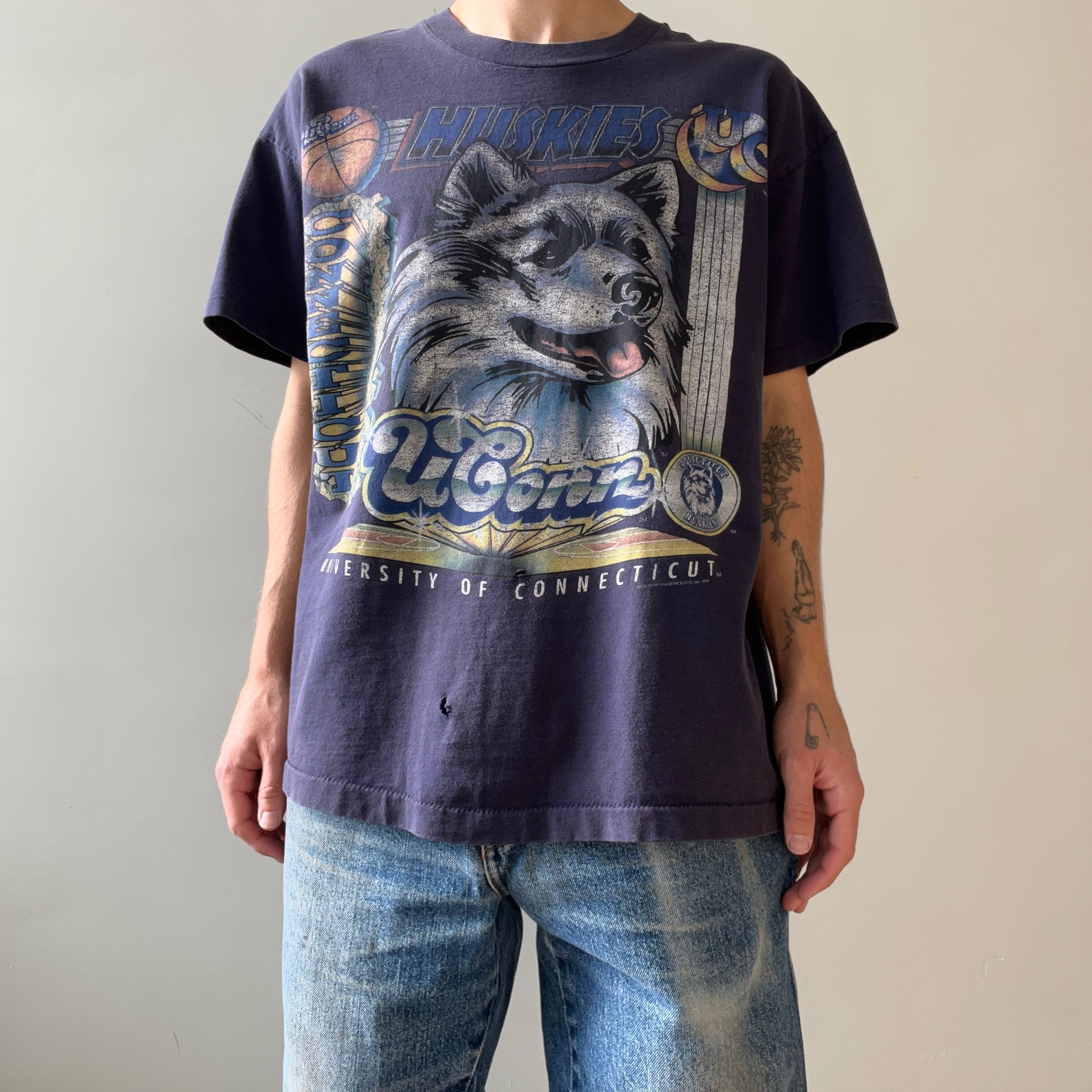 1995 UConn Huskies Basketball T Shirt - !!!