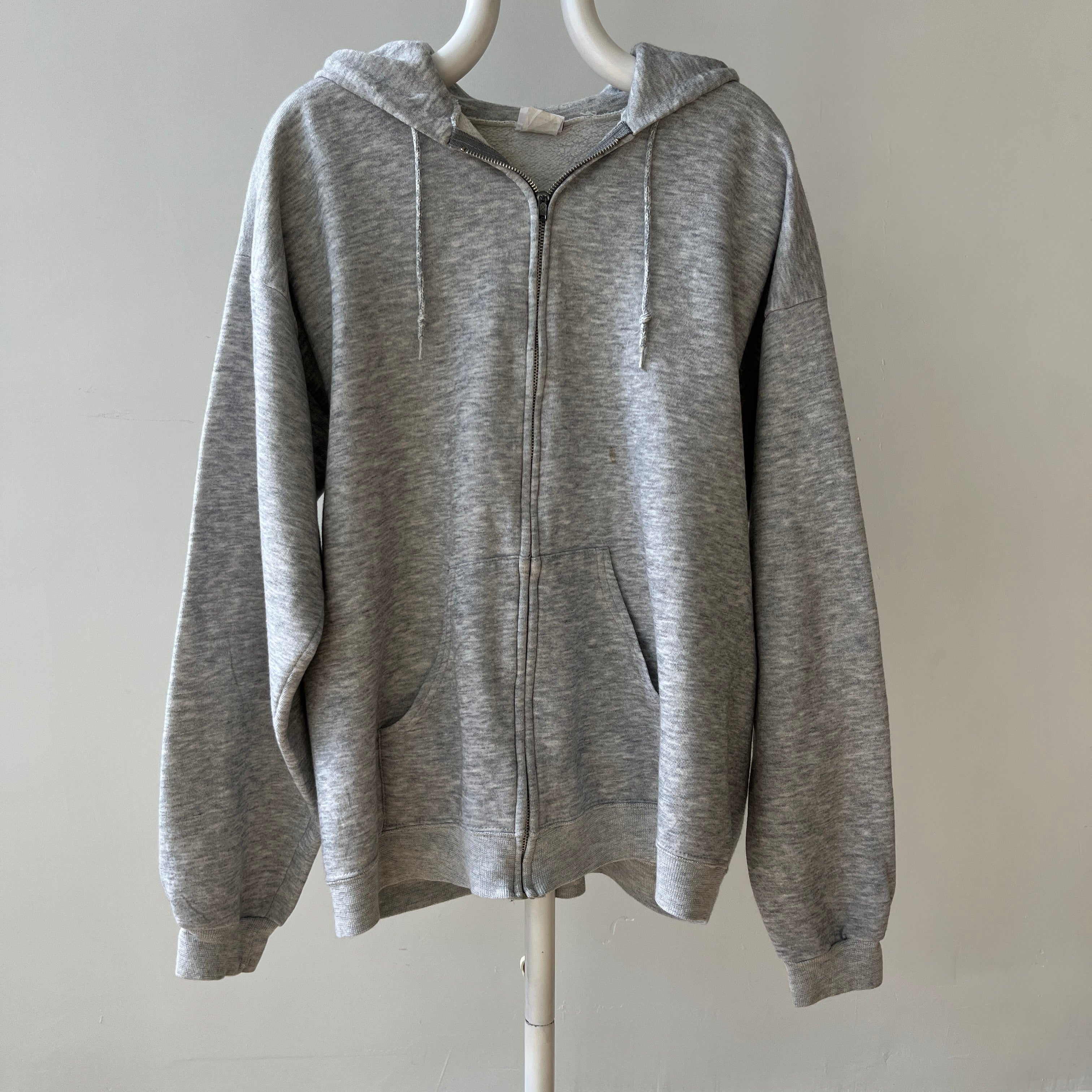 00s Heavy Weight Blank Black Sweatshirt par FOTL - Structuré