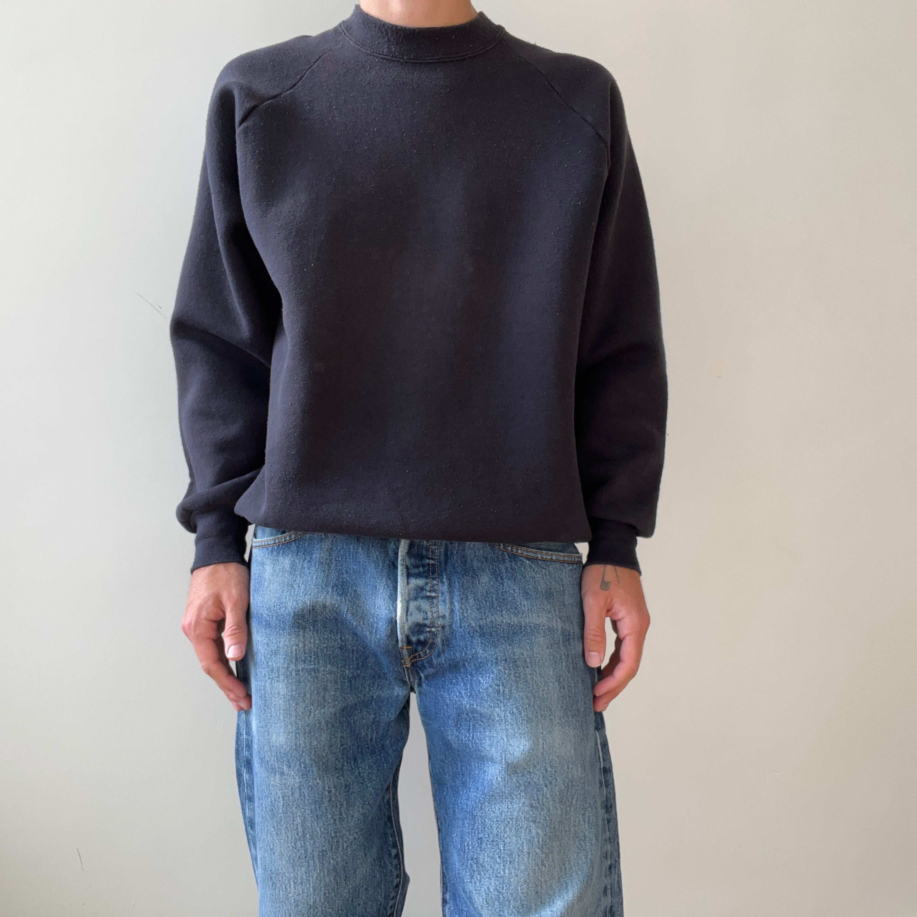 00s Heavy Weight Blank Black Sweatshirt par FOTL - Structuré