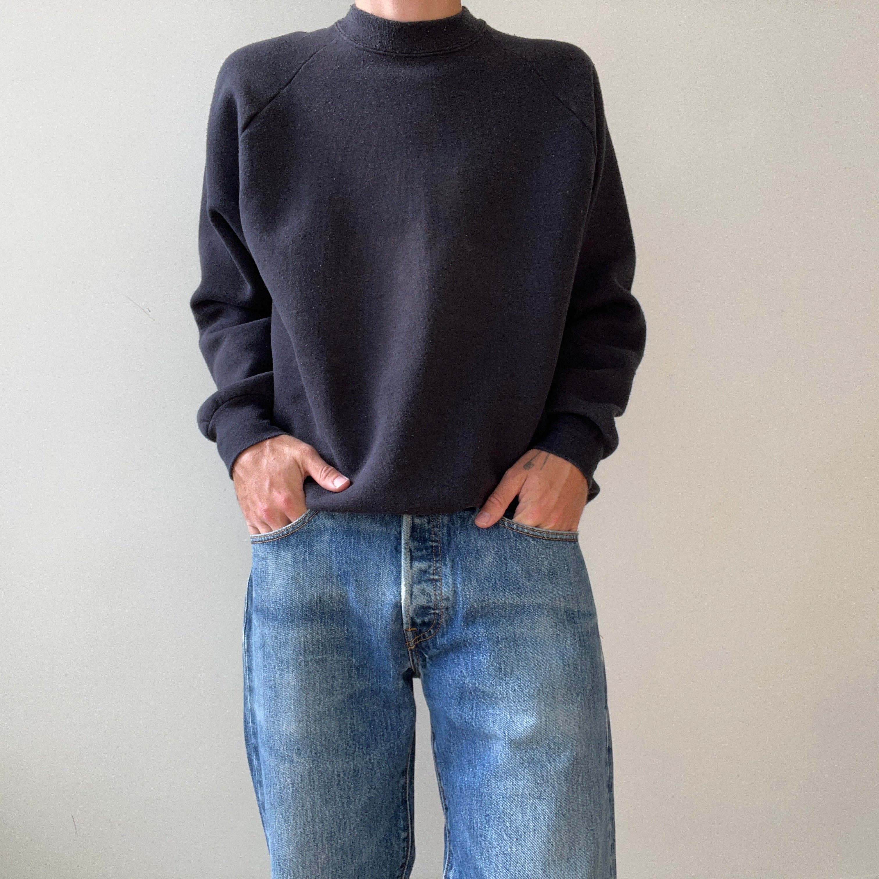 00s Heavy Weight Blank Black Sweatshirt par FOTL - Structuré