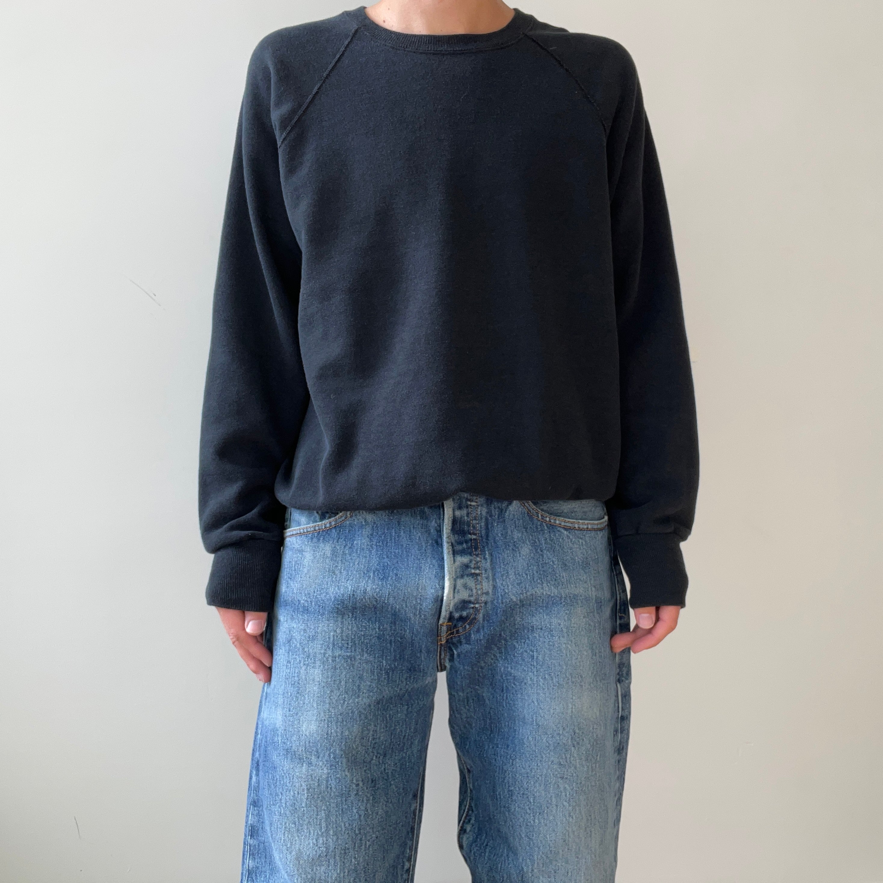 00s Heavy Weight Blank Black Sweatshirt par FOTL - Structuré
