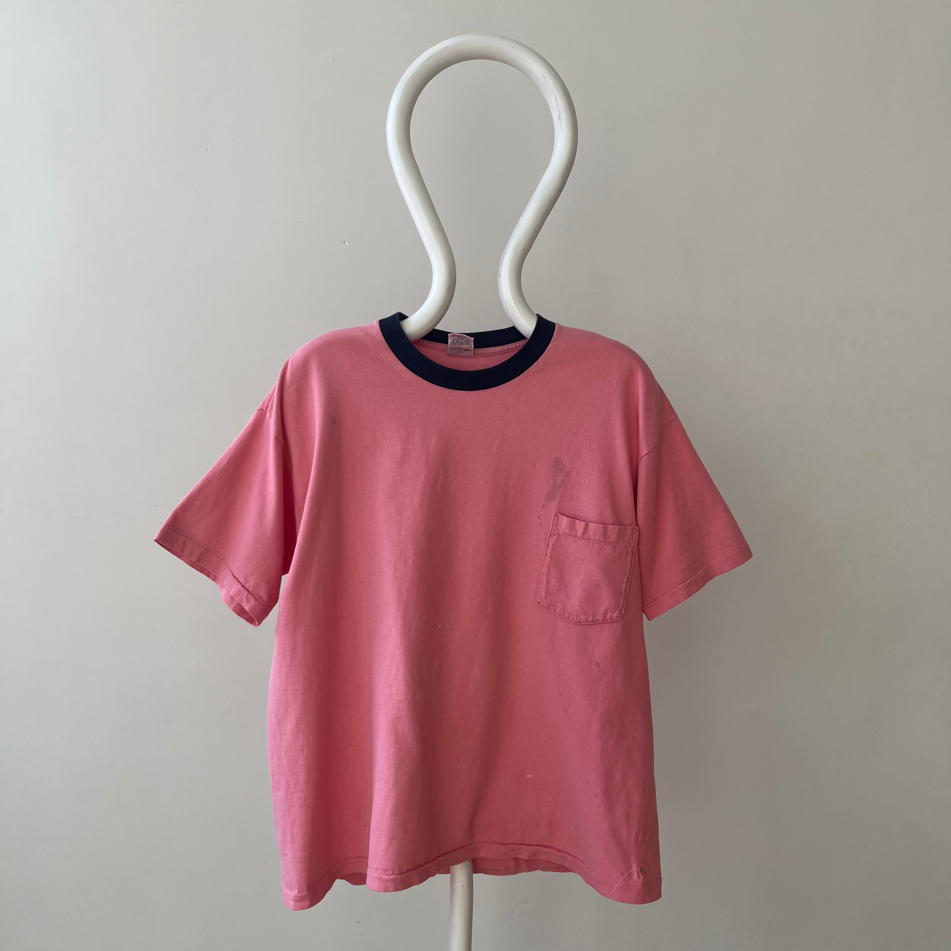 T-shirt teinté de peinture noire vierge des années 00