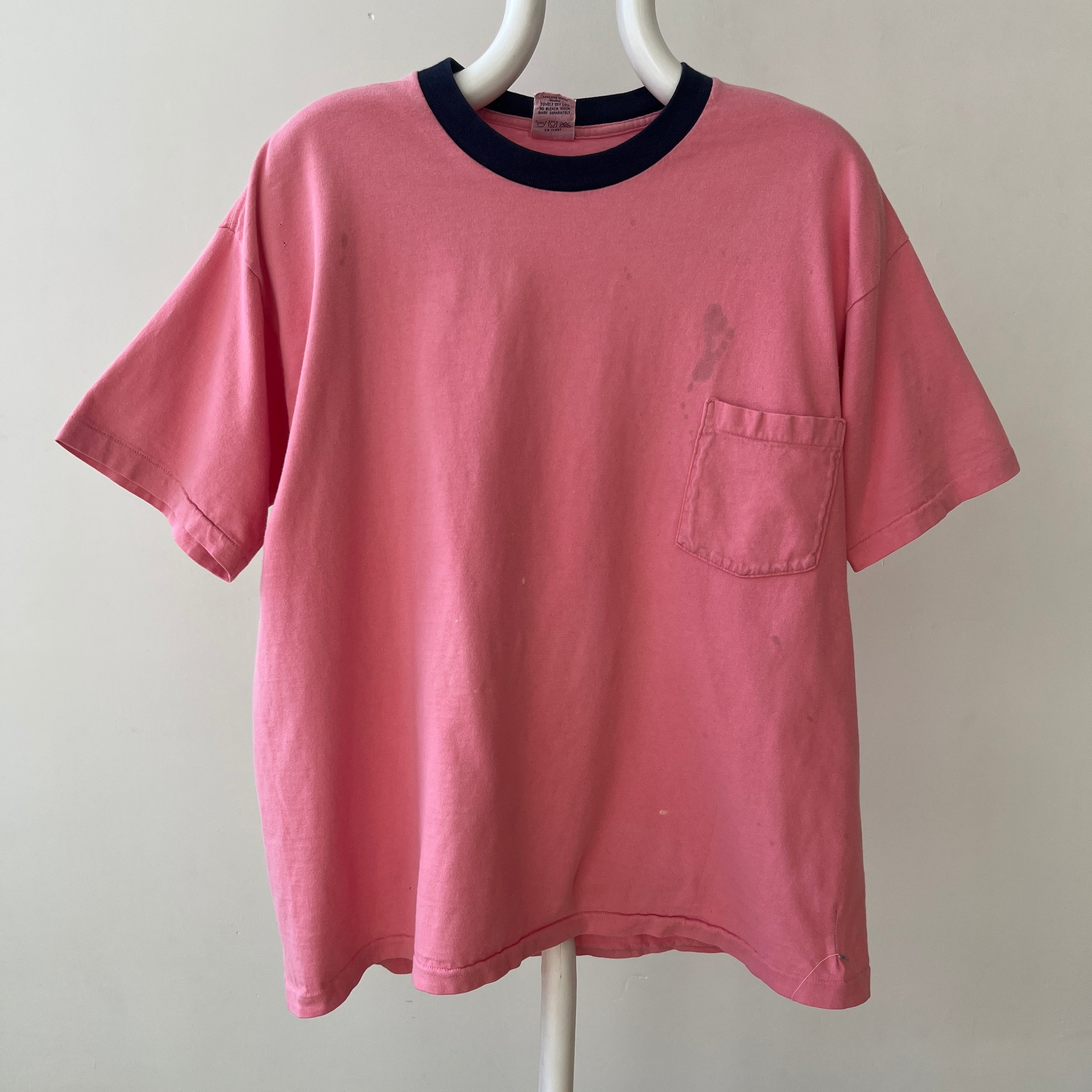 T-shirt teinté de peinture noire vierge des années 00