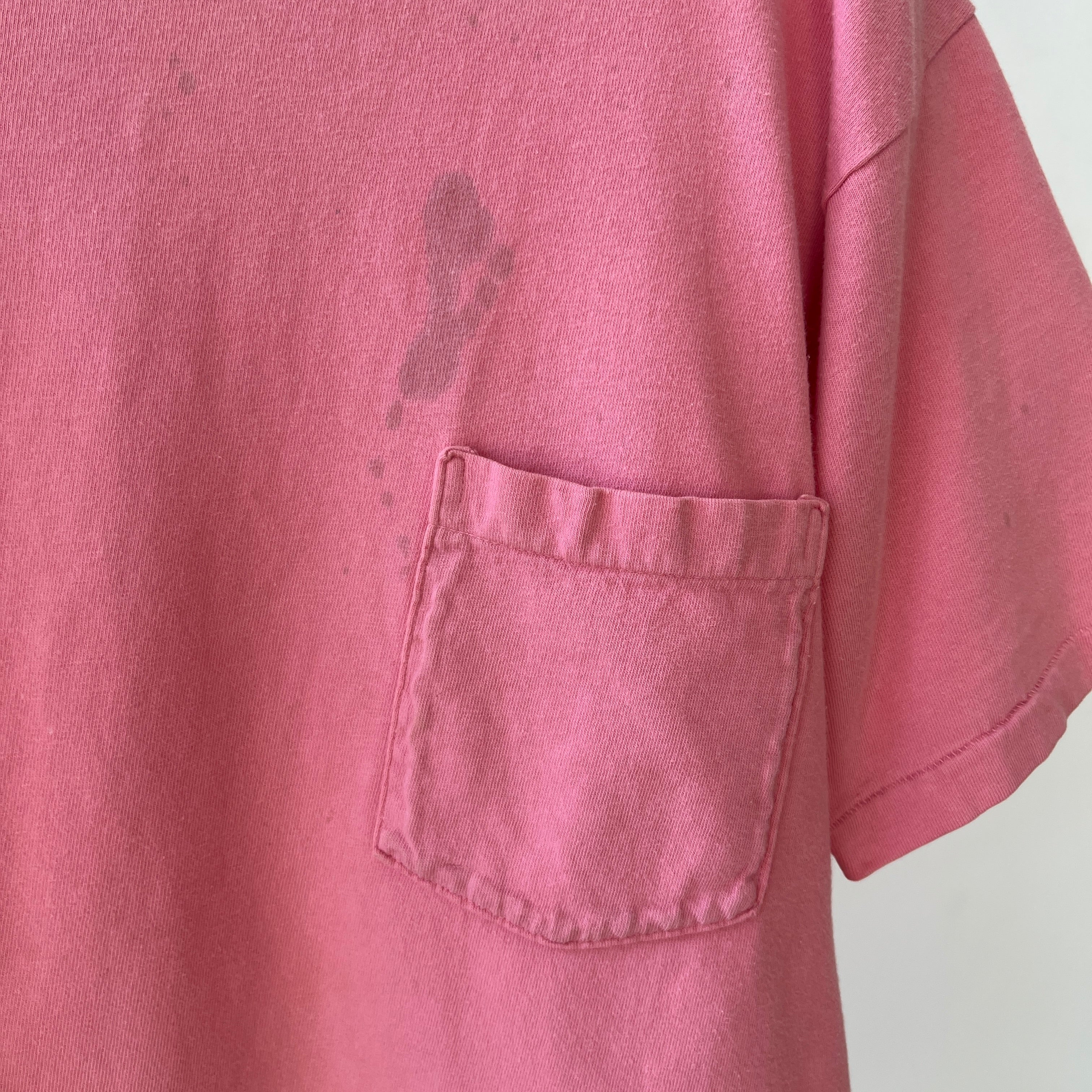 T-shirt teinté de peinture noire vierge des années 00