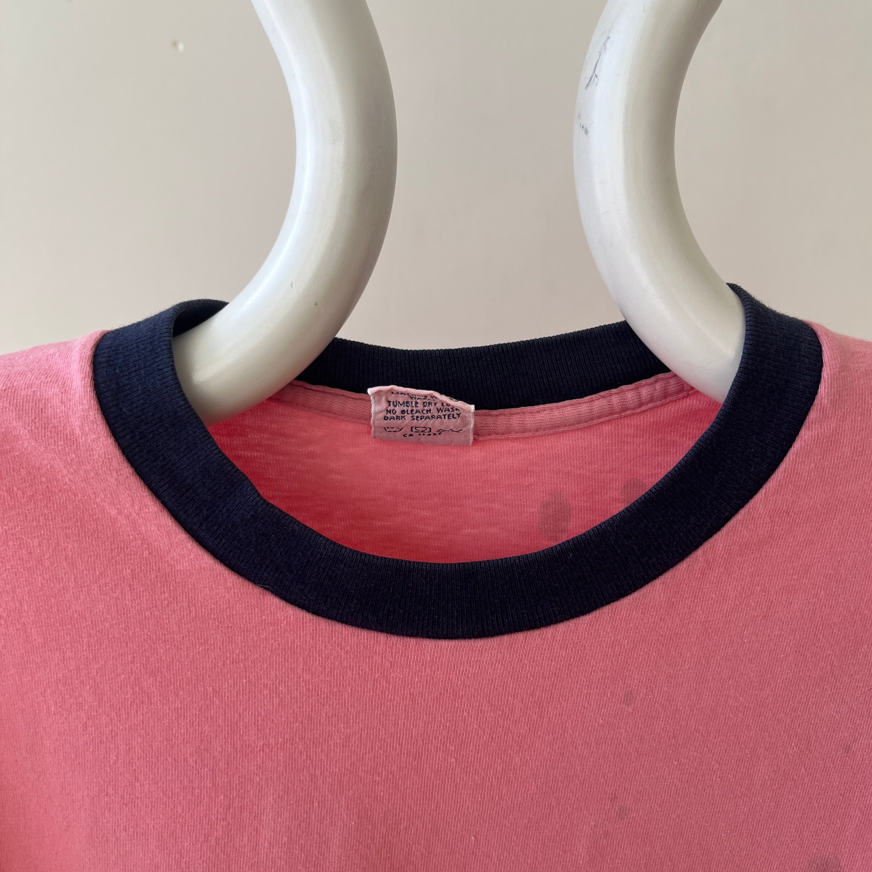 T-shirt teinté de peinture noire vierge des années 00