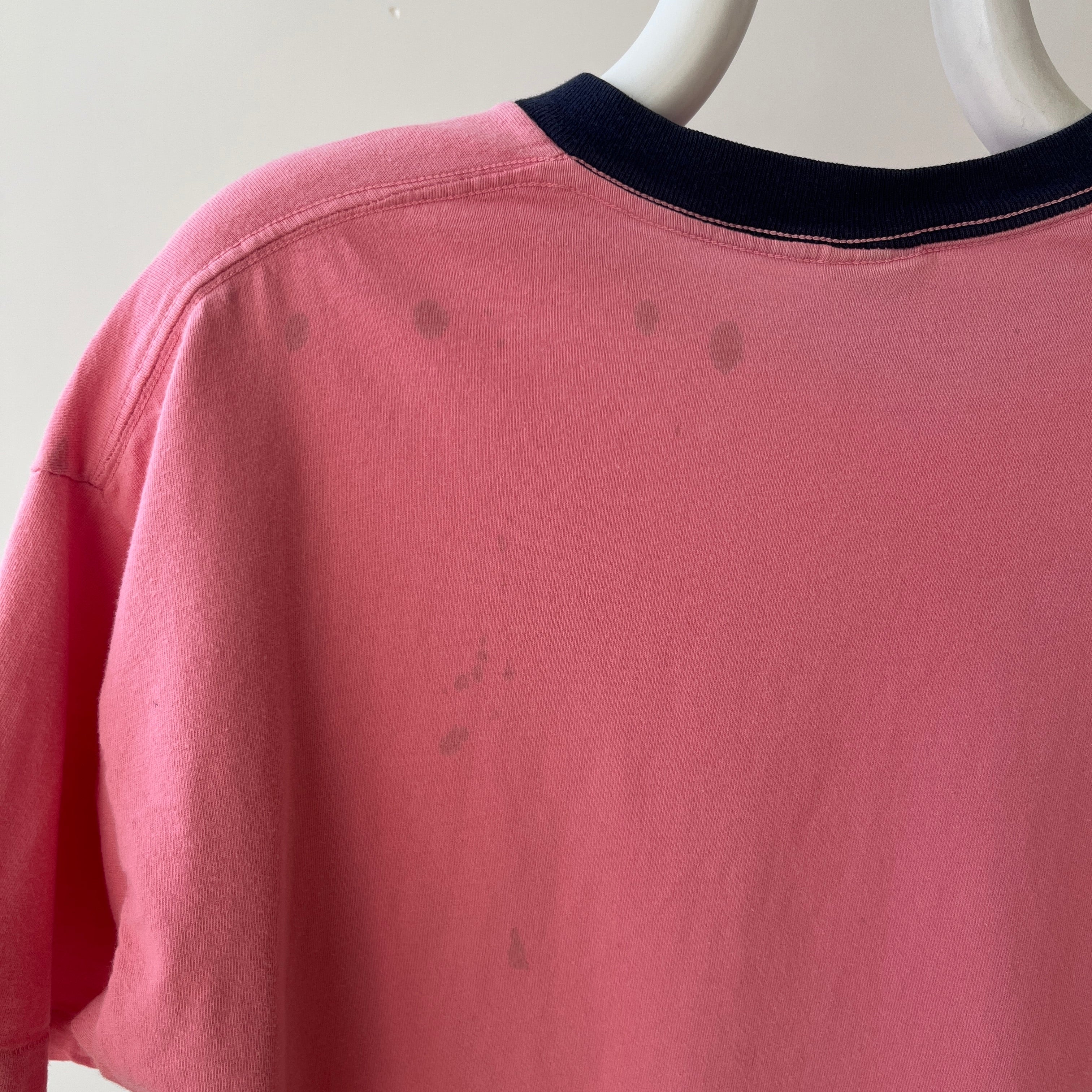 T-shirt teinté de peinture noire vierge des années 00