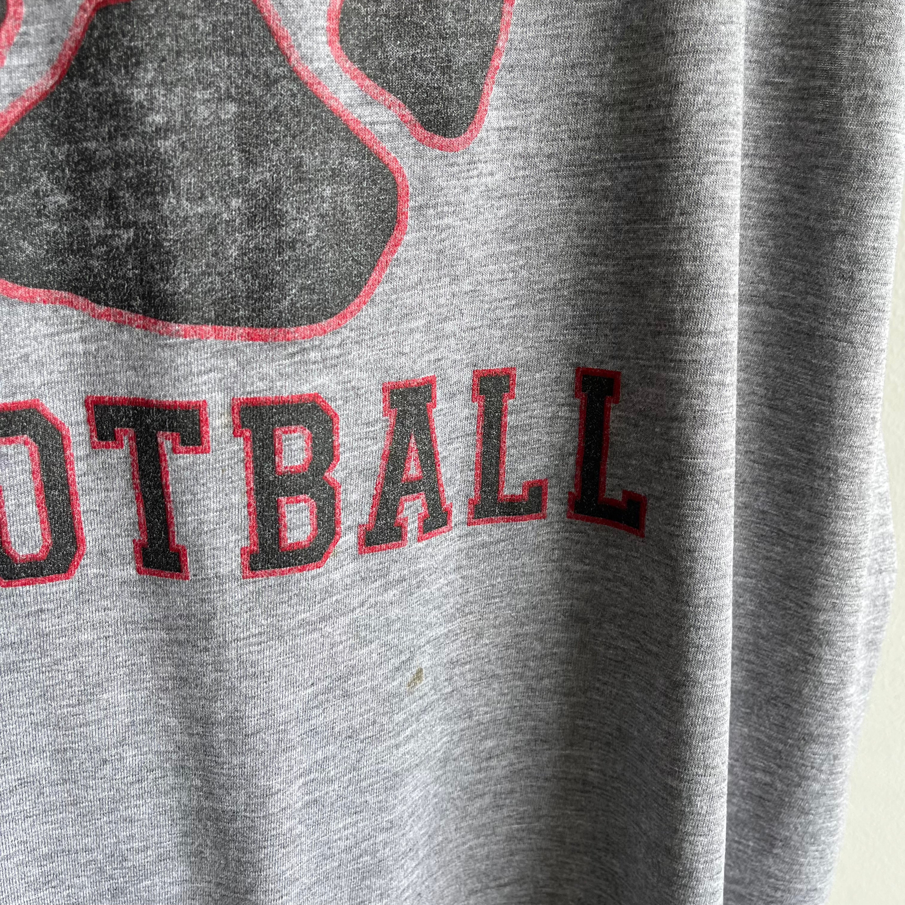 1990/2000s Wildcat Football Cut Sleeve Thrashed T-Shirt