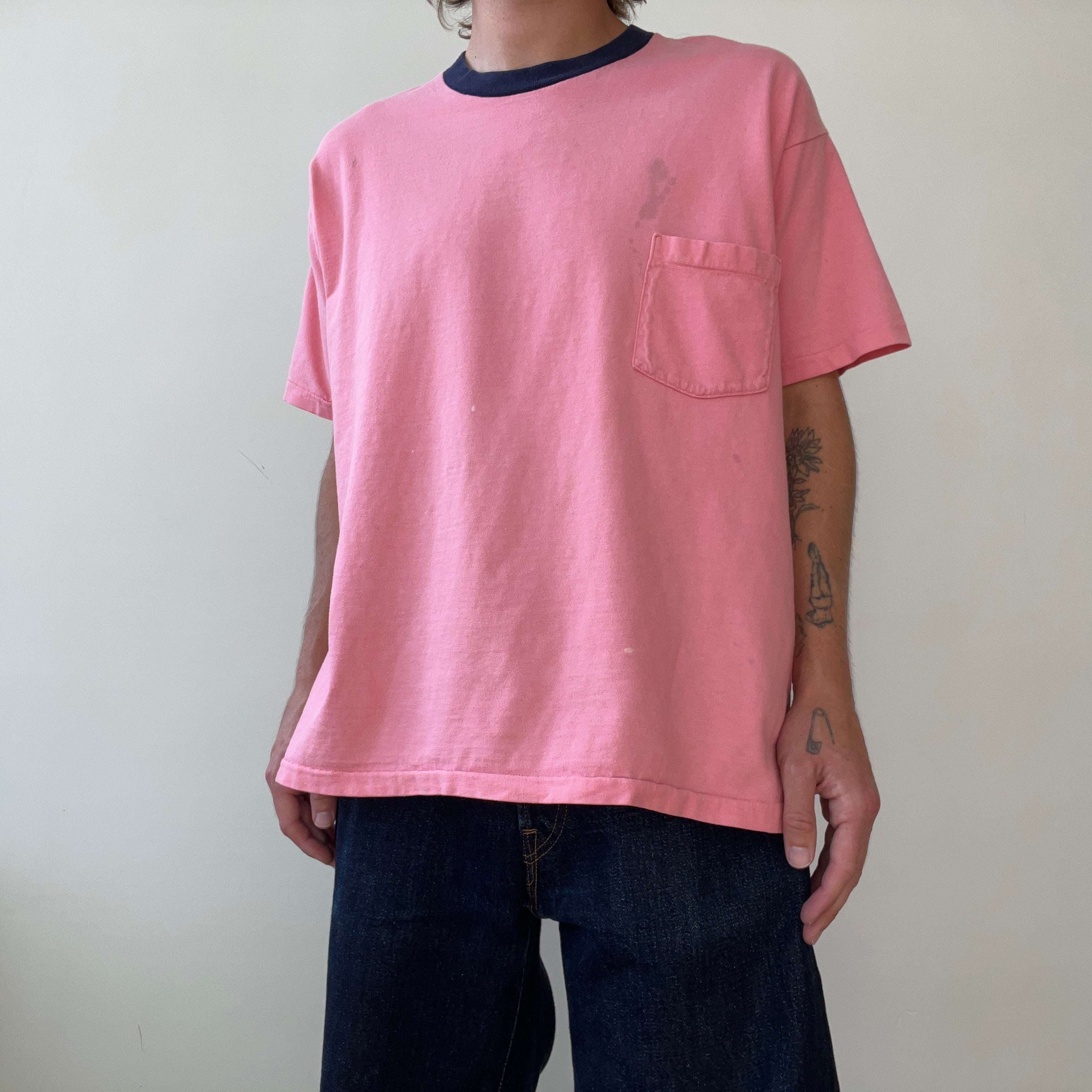 T-shirt teinté de peinture noire vierge des années 00