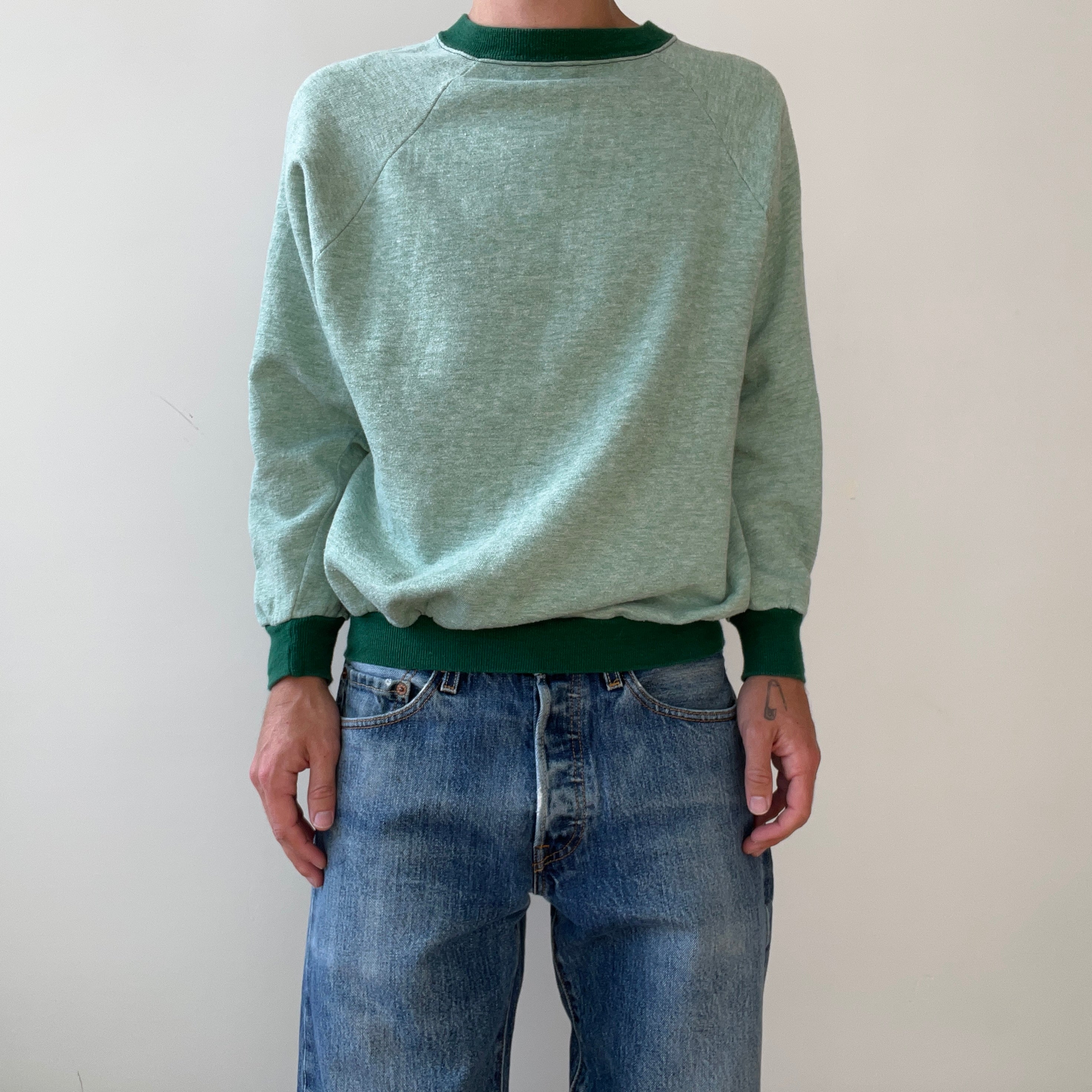 00s Heavy Weight Blank Black Sweatshirt par FOTL - Structuré