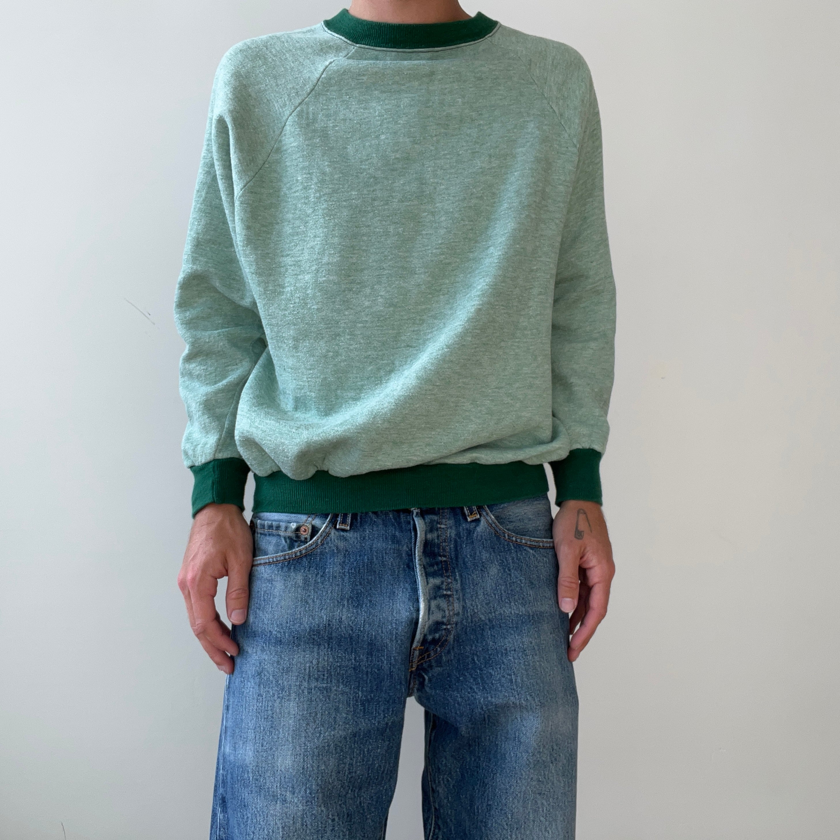 00s Heavy Weight Blank Black Sweatshirt par FOTL - Structuré