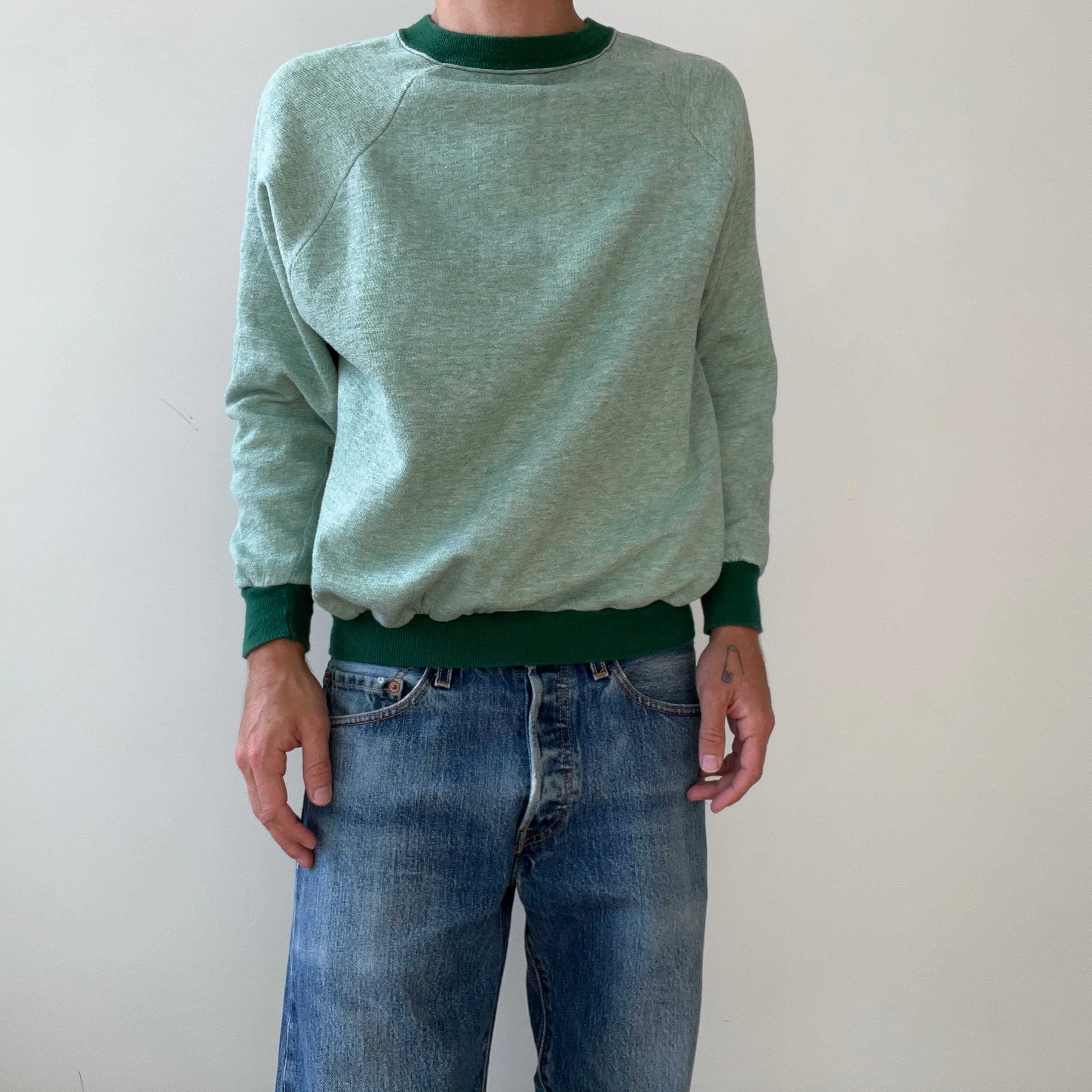 00s Heavy Weight Blank Black Sweatshirt par FOTL - Structuré