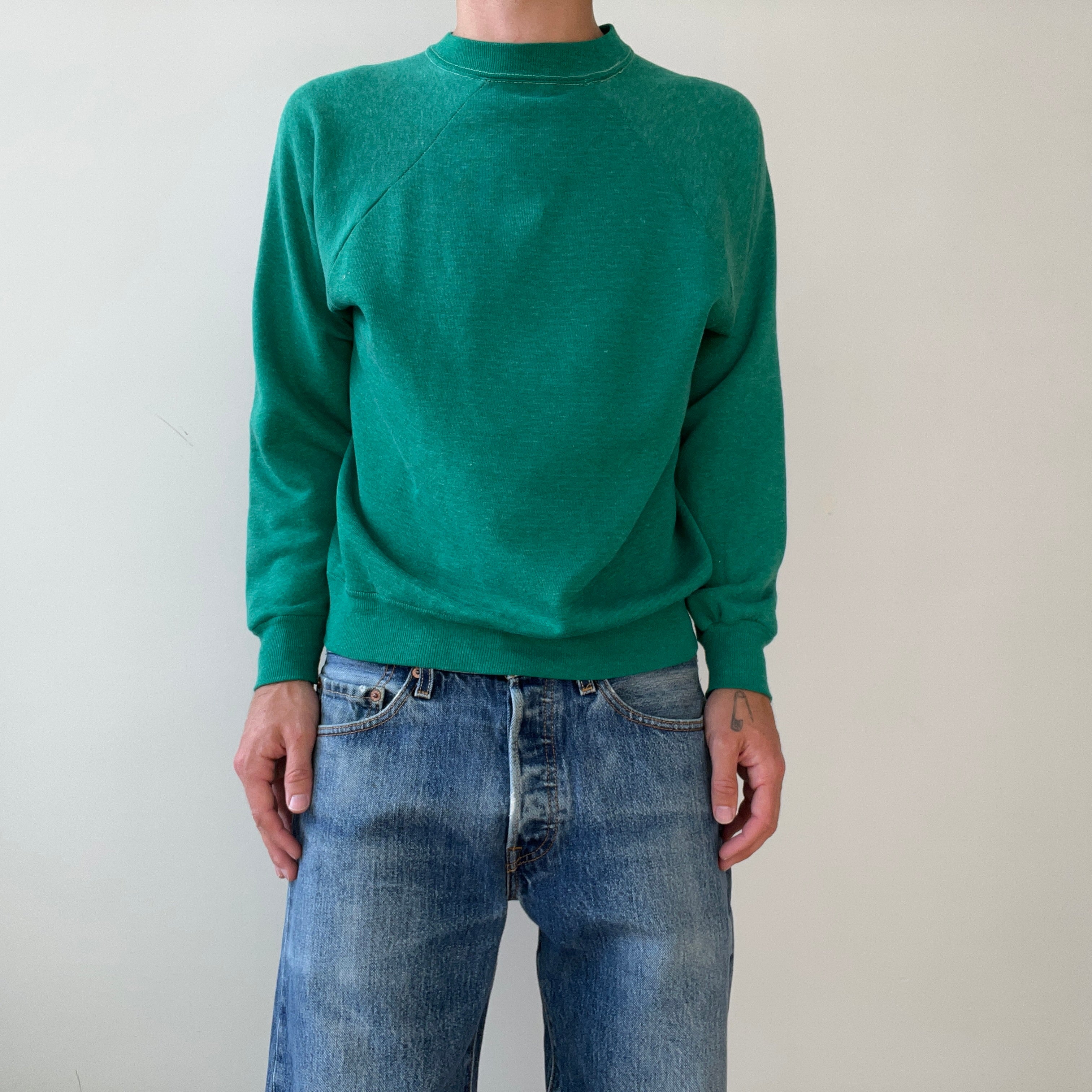 00s Heavy Weight Blank Black Sweatshirt par FOTL - Structuré