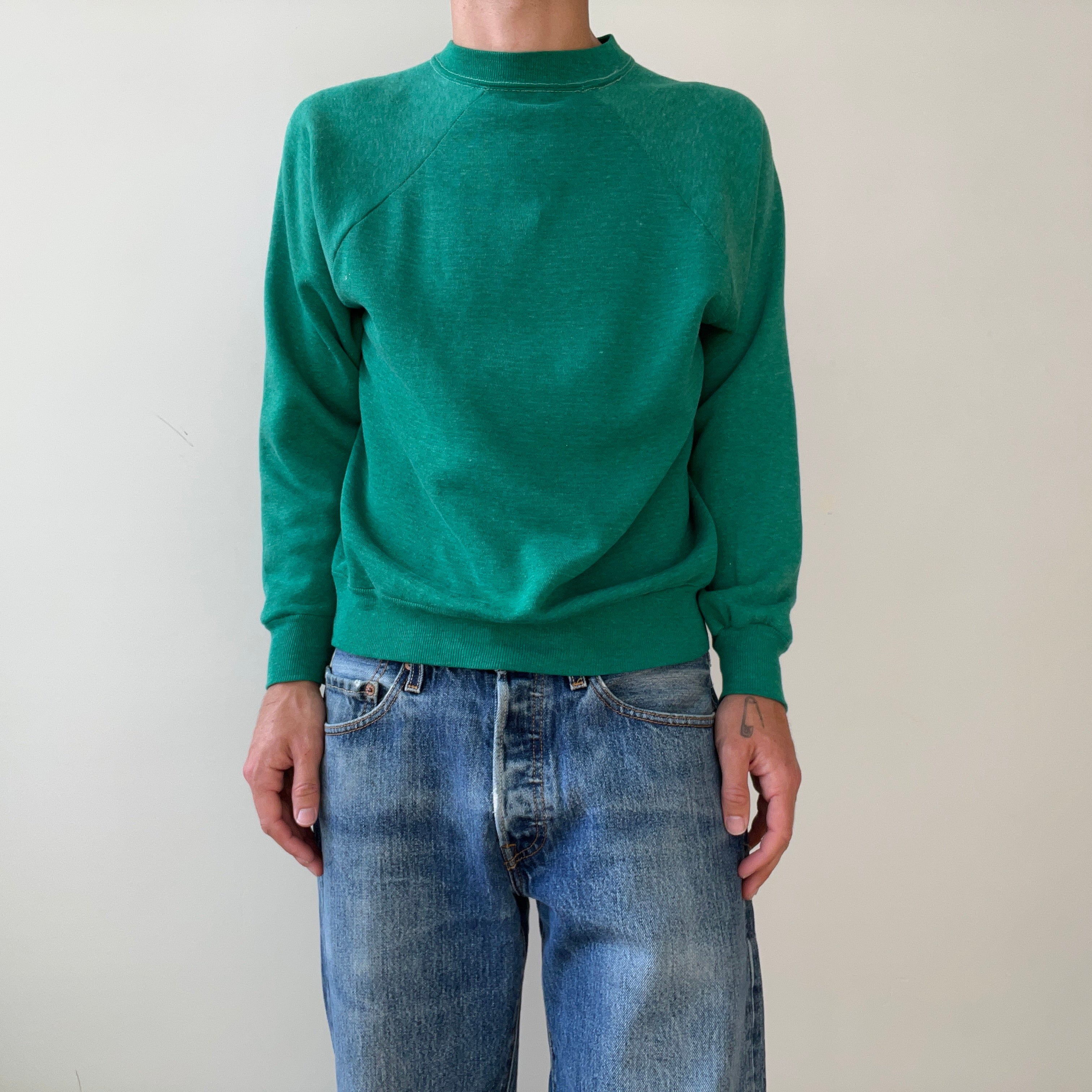 00s Heavy Weight Blank Black Sweatshirt par FOTL - Structuré