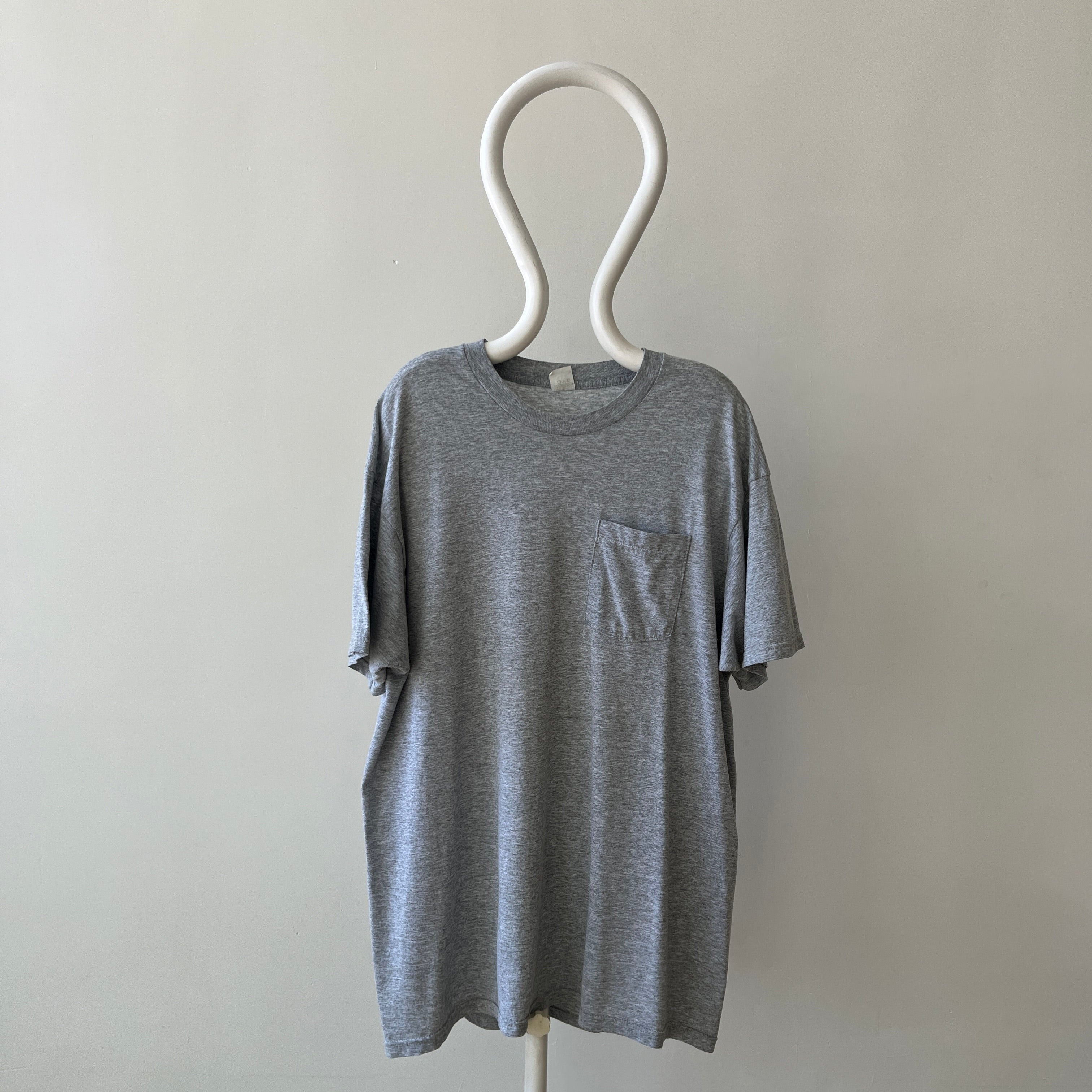 T-shirt teinté de peinture noire vierge des années 00