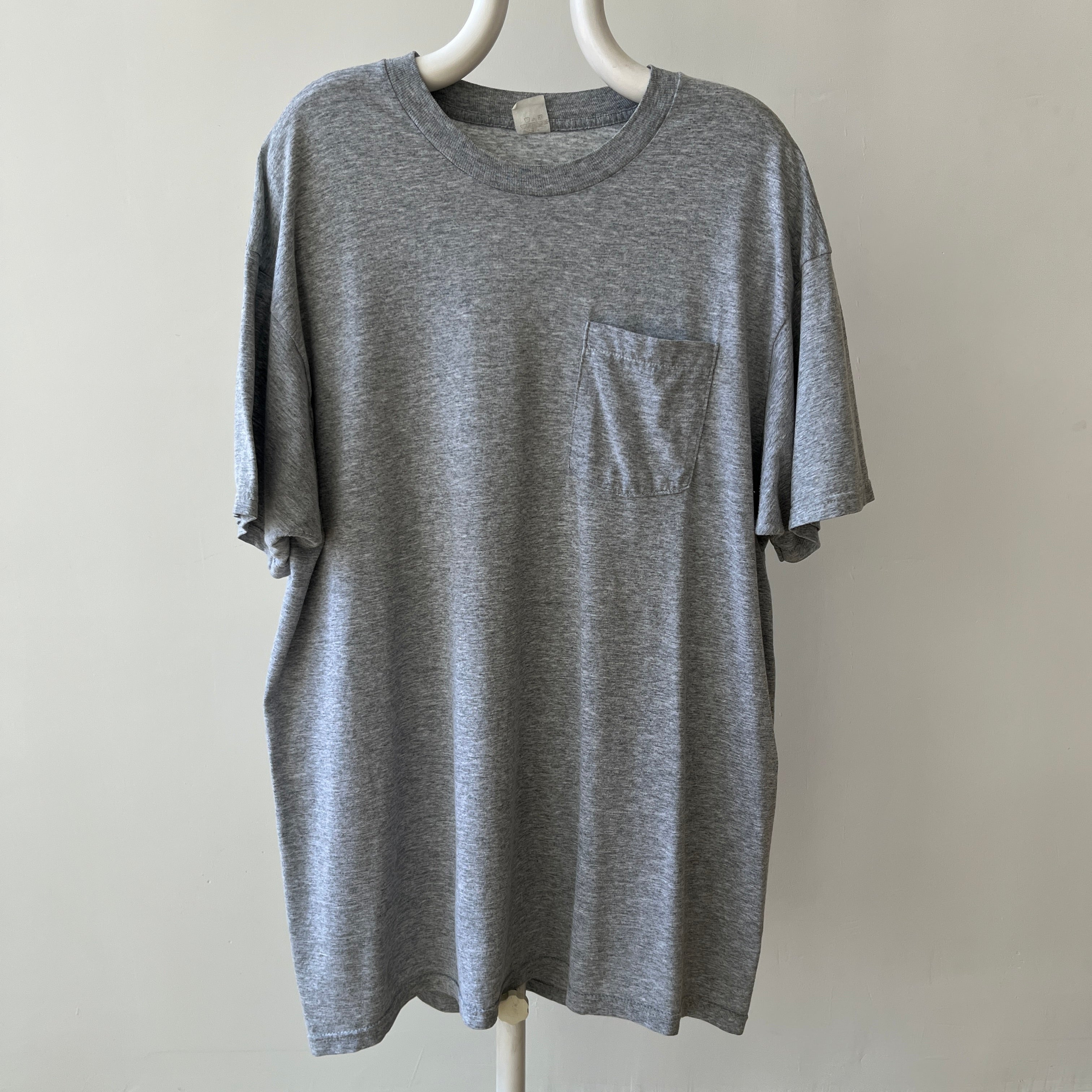 T-shirt teinté de peinture noire vierge des années 00