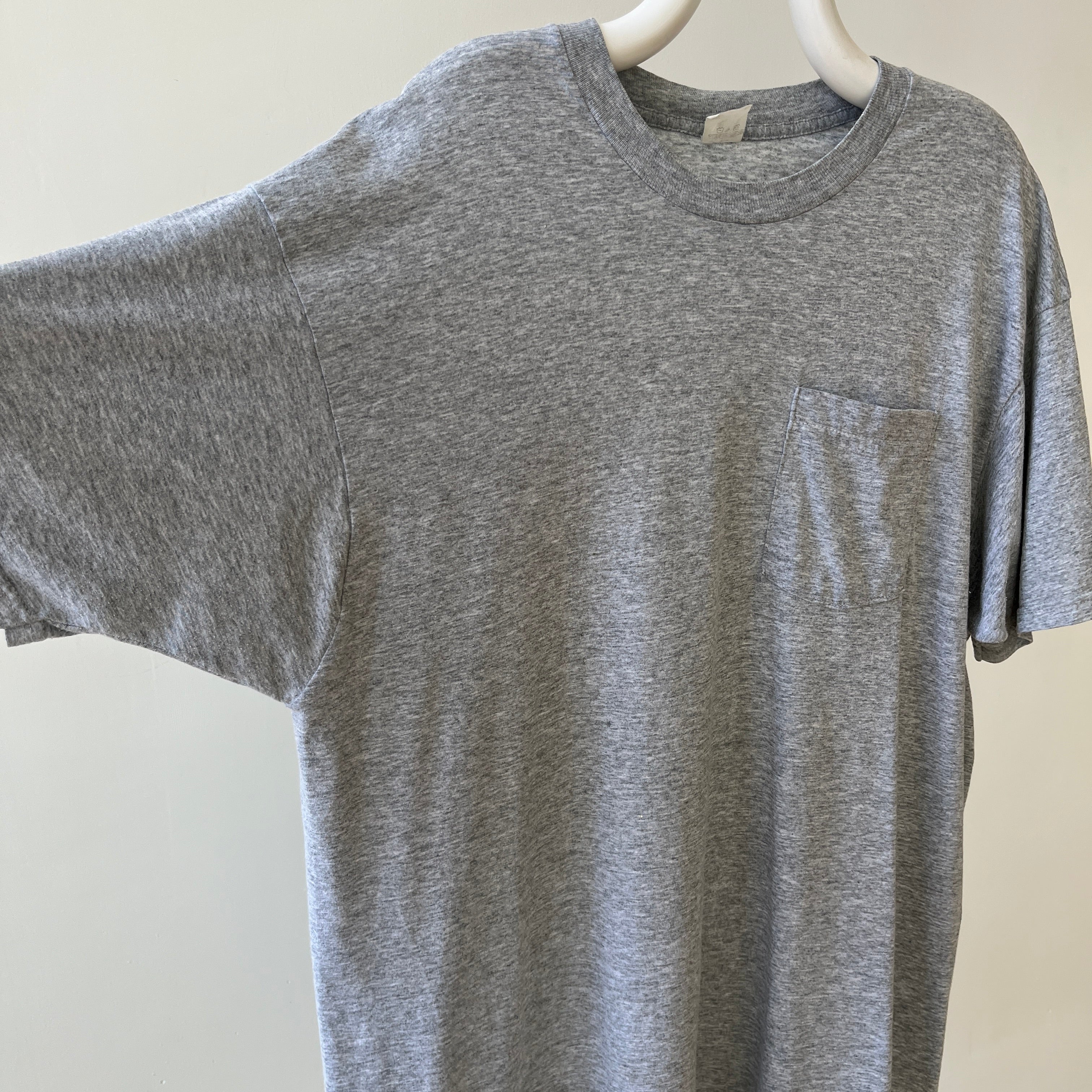 T-shirt teinté de peinture noire vierge des années 00
