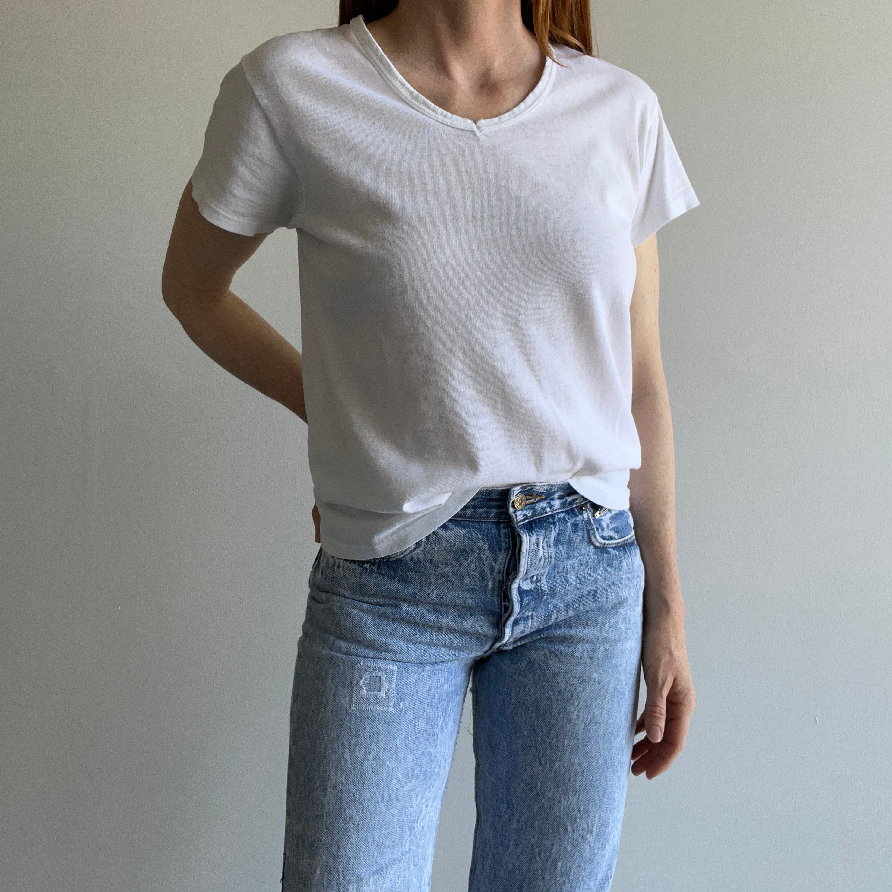 1980s Blank Rolled Collar Thin V-Neck Hanes T-Shirt - Swoon