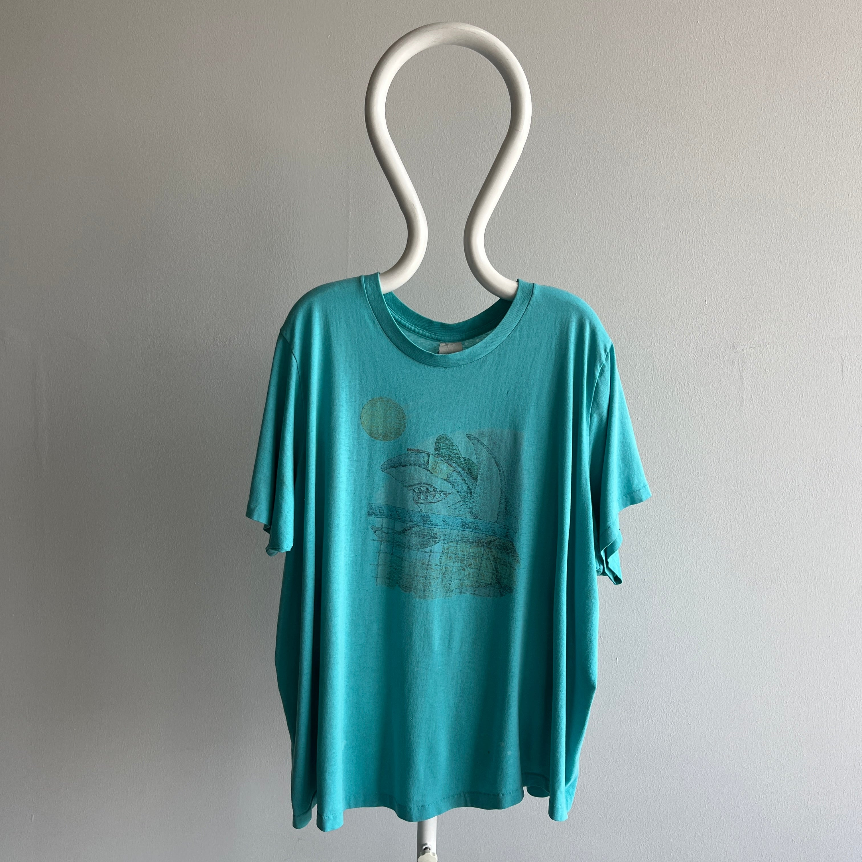 1990s Shark Playing Volleyball Thin Larger Sized T-Shirt