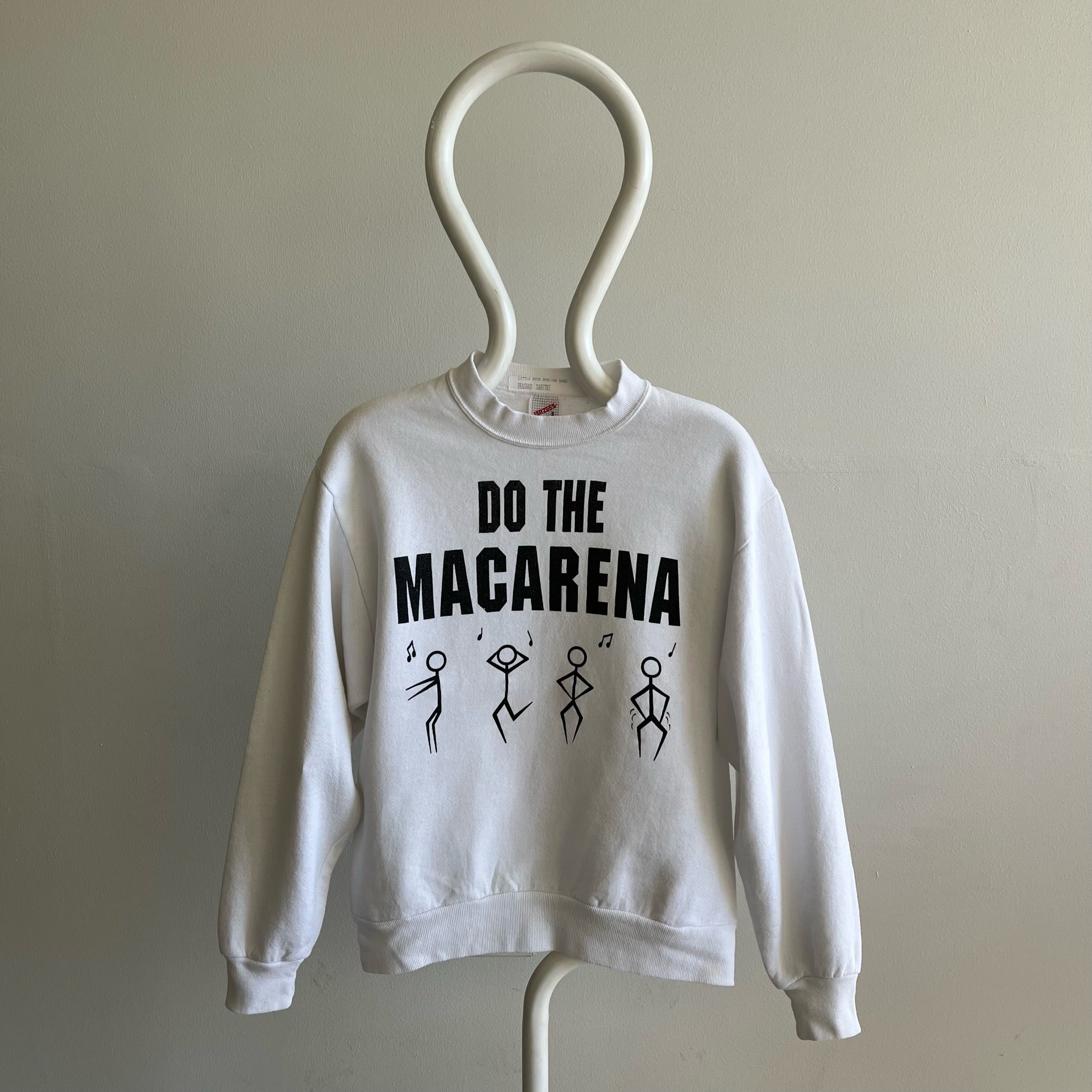 Sweat-shirt Do the Macarena des années 1990 (l'étiquette est à voir absolument)