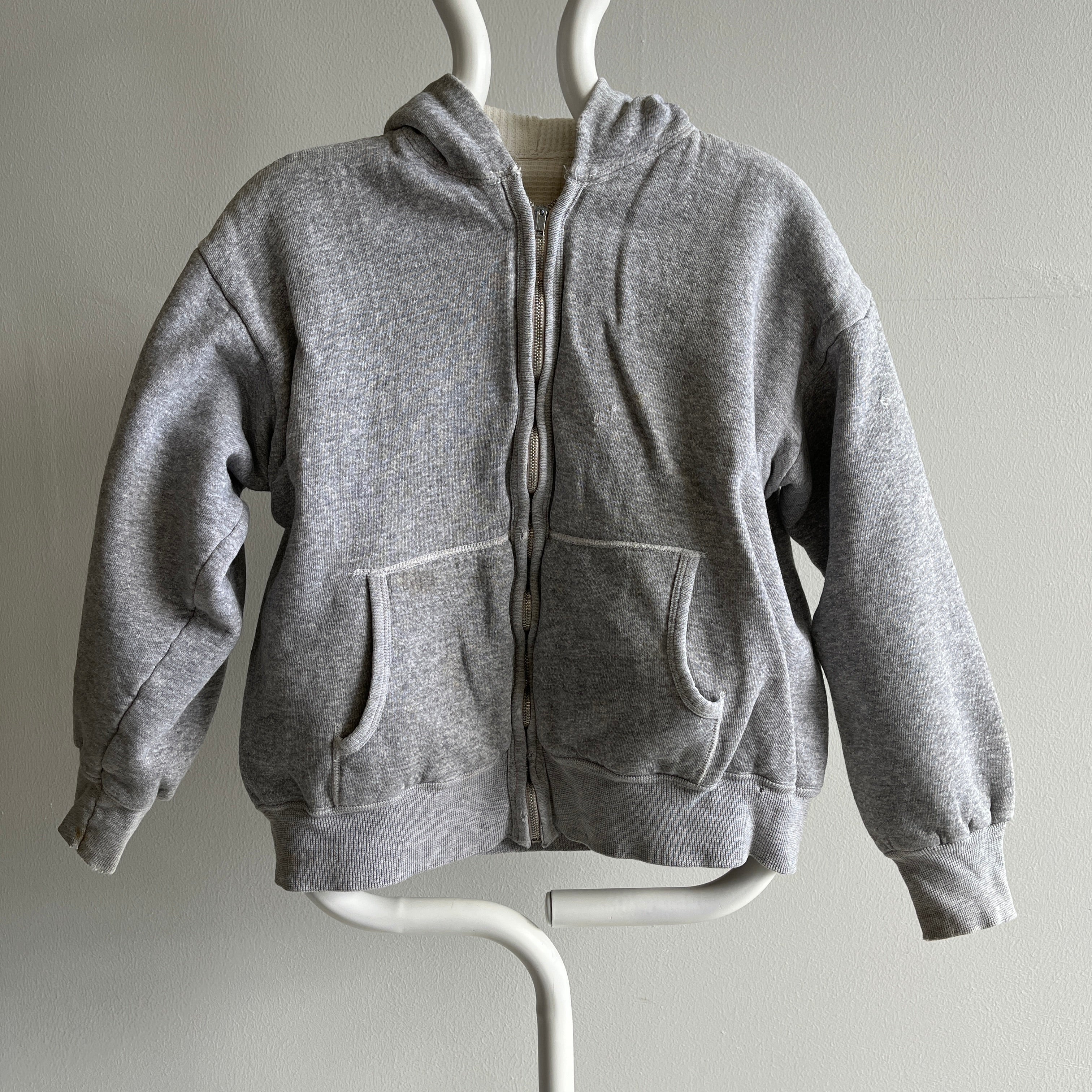 1970s Plus Petite Taille Isolée Zip Up Beyond Awesome Sweat à Capuche Gris