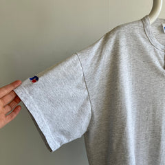 T-shirt henley oversize Russell Brand des années 2000