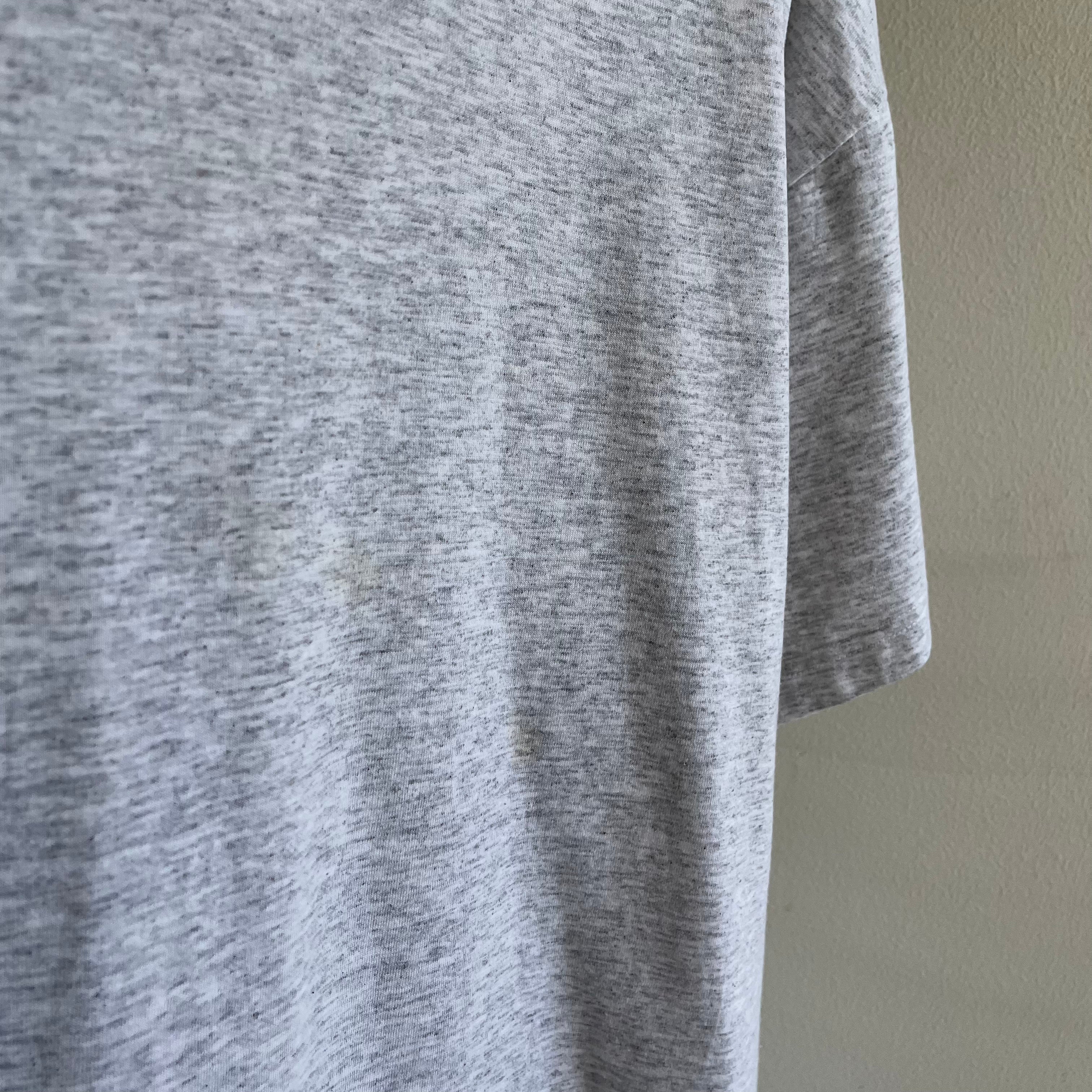 T-shirt henley oversize Russell Brand des années 2000