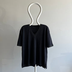 T-shirt à col en V noir en tricot doux des années 1980