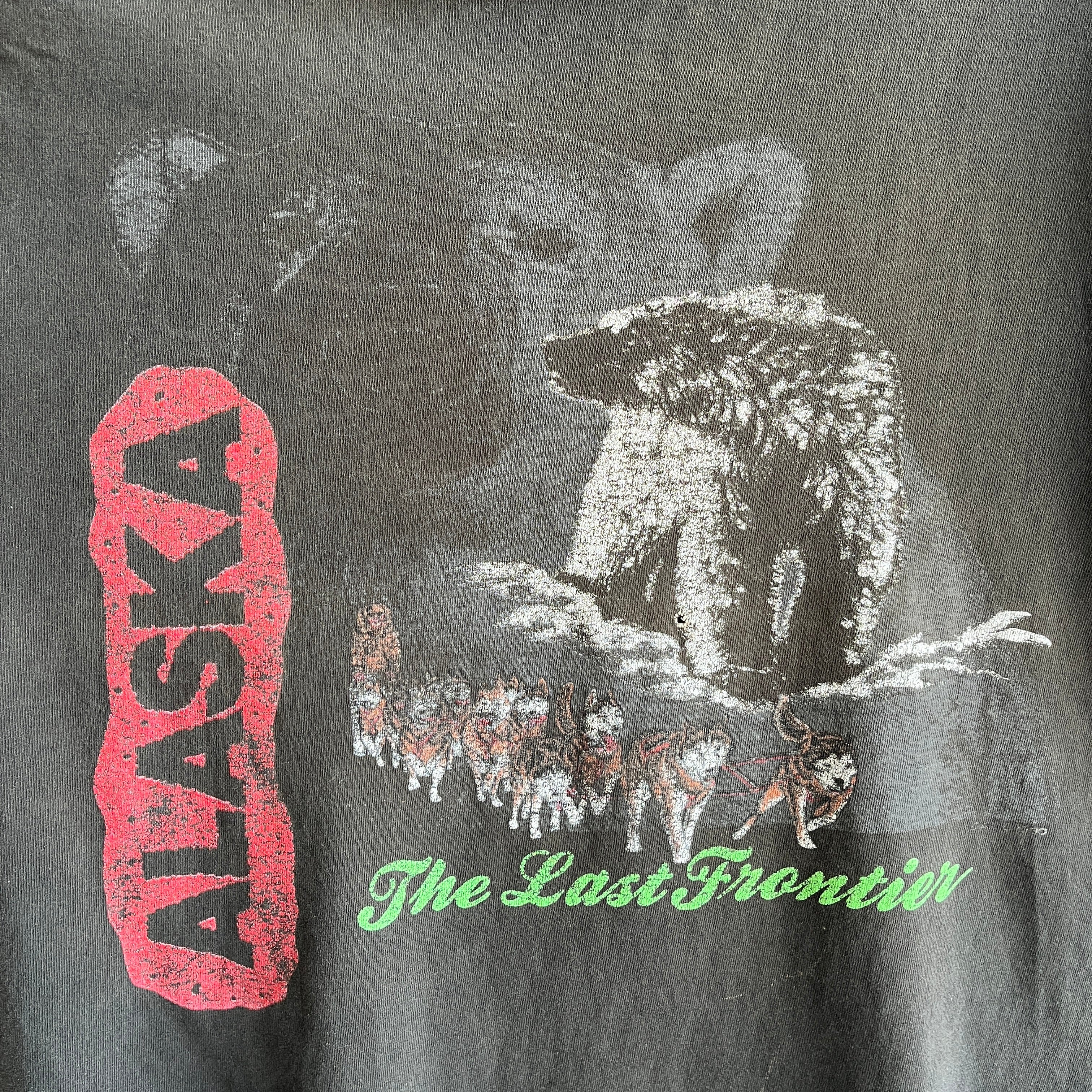 T-shirt touristique en coton en lambeaux d'Alaska des années 1980 - La dernière frontière - RAD !!!