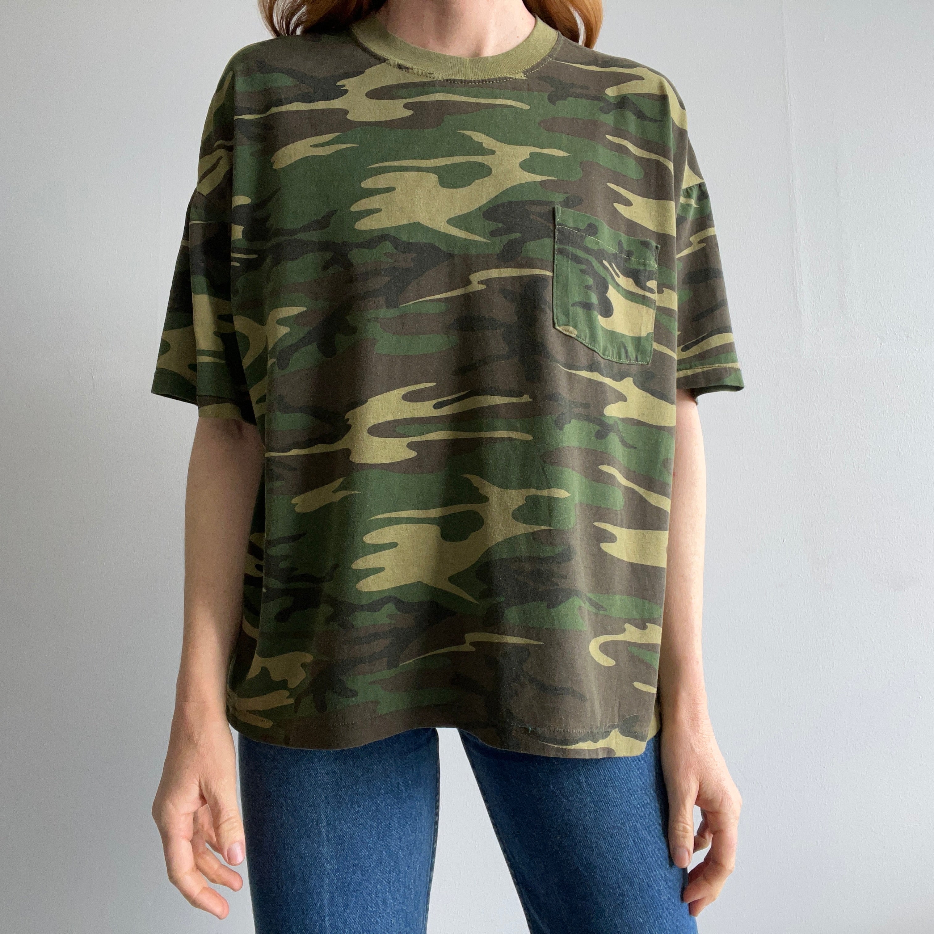 T-shirt camouflage super carré des années 1990