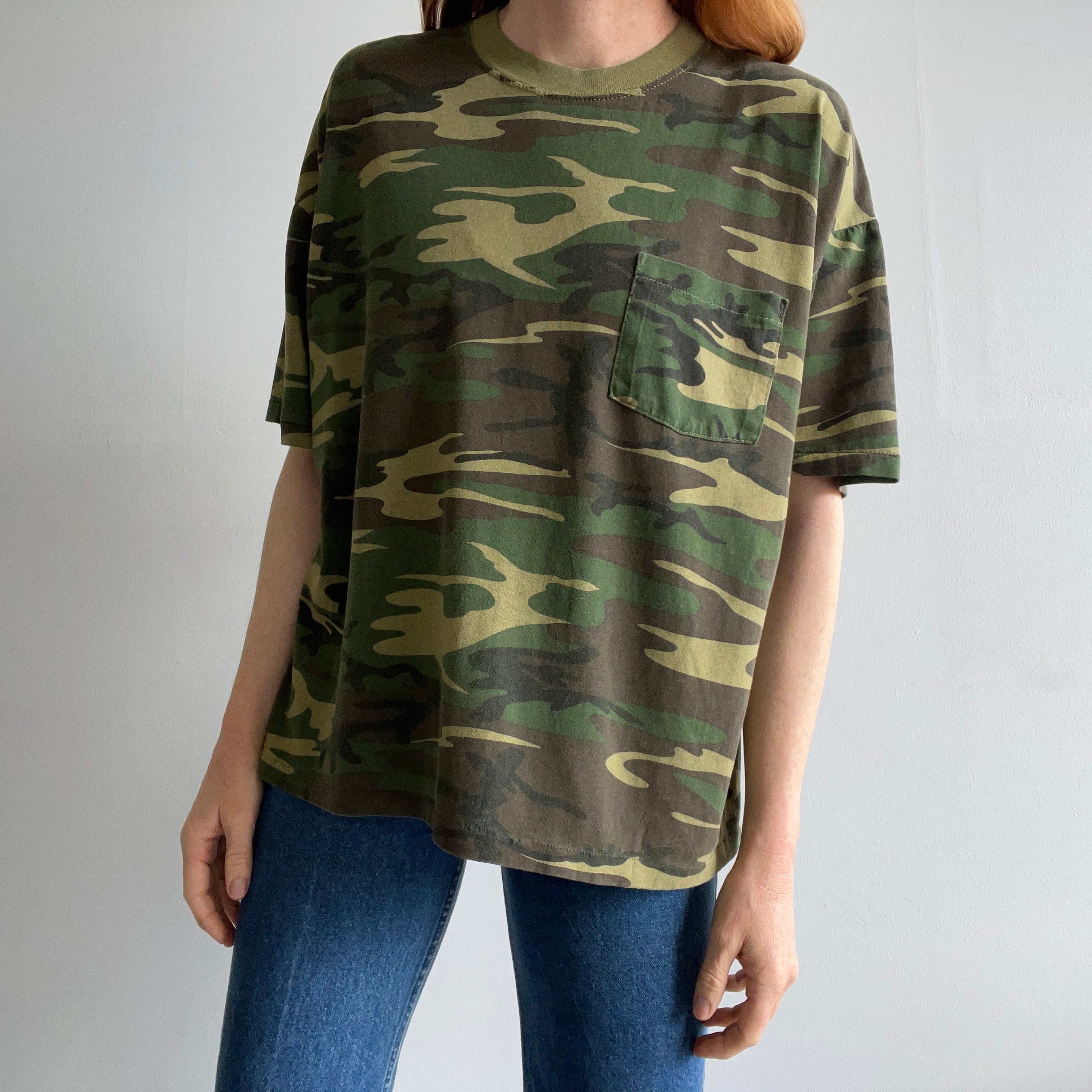 T-shirt camouflage super carré des années 1990