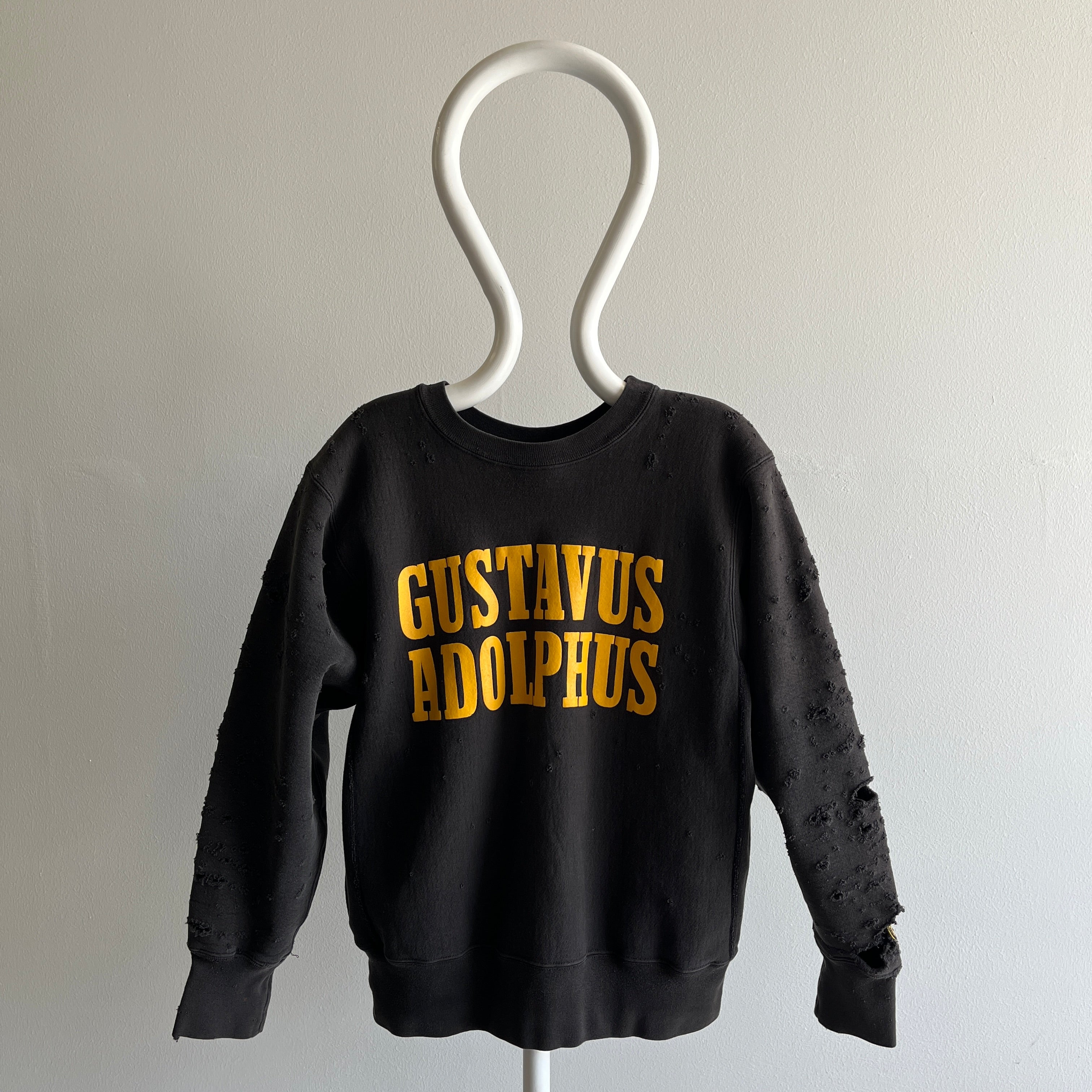 1990s Gustavus Adolphus University Structuré Reverse Weave Beat Up Sweatshirt