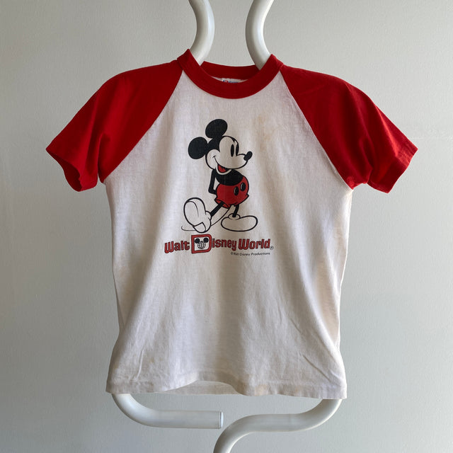 T-shirt de baseball Mickey des années 1980 par Hanes - Enfants L ou Adulte XS